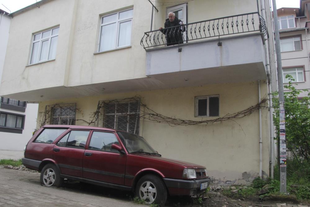 17 Yildir Kullanamadigi Aracini Vergisini Odeyerek Bekliyor Emekli Ogretmenin Drami3