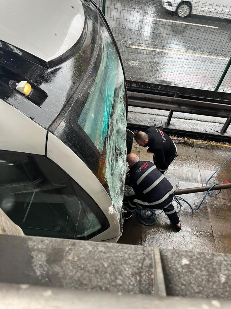Avcilar Metrobus Kazasi Son Dakika 16 Yolcu Hafif Yaralandi2