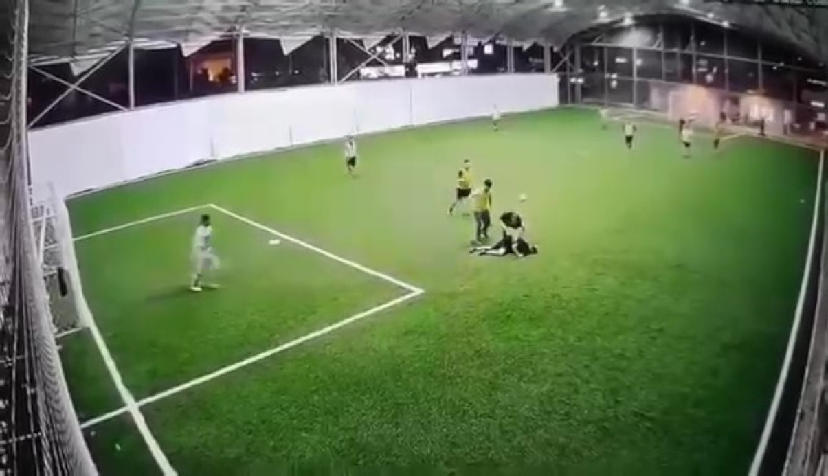 Futbol Oynarken Hayatini Kaybetti