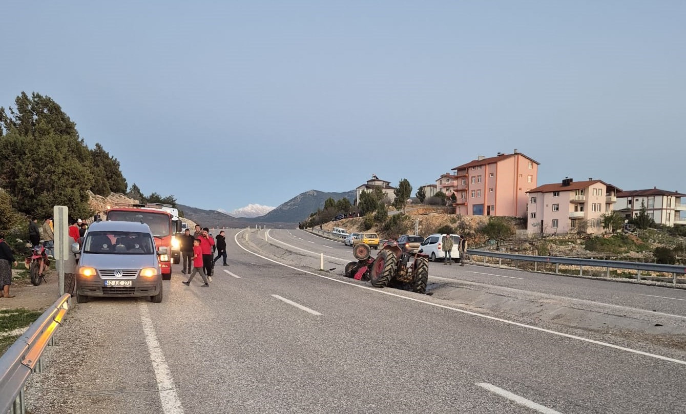 Hareket Halindeki Traktor Ikiye Bolundu 1 Olu 1 Yarali (3)