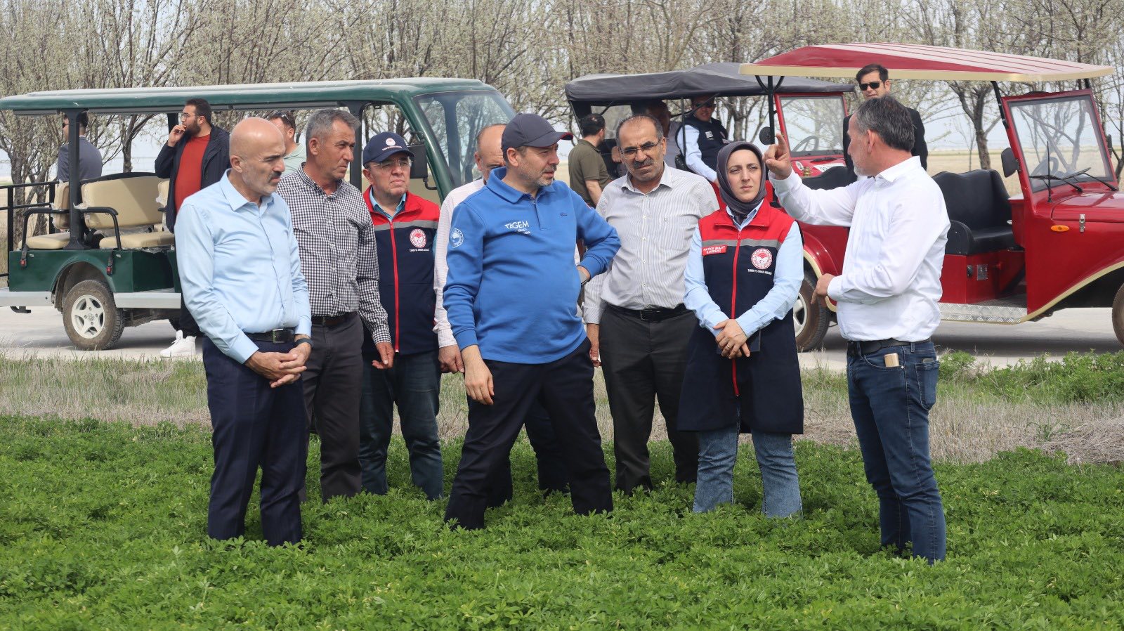 Iki Hafta Once Yasanan Donun Ardindan Ciftcilere Destek Ziyareti (7)