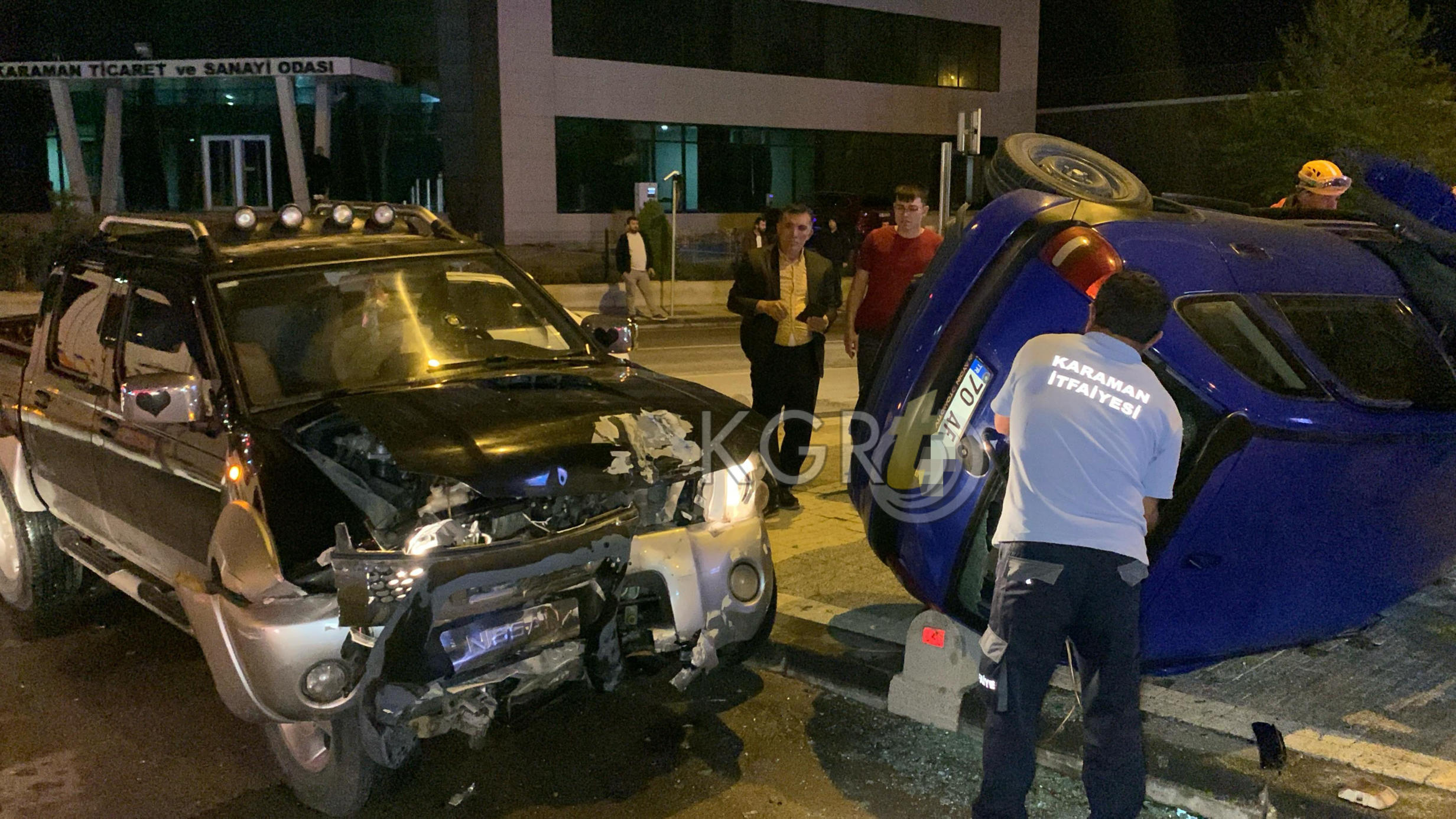 Kamyonetle Carpisan Otomobilde Sikistilar 3 Yarali10