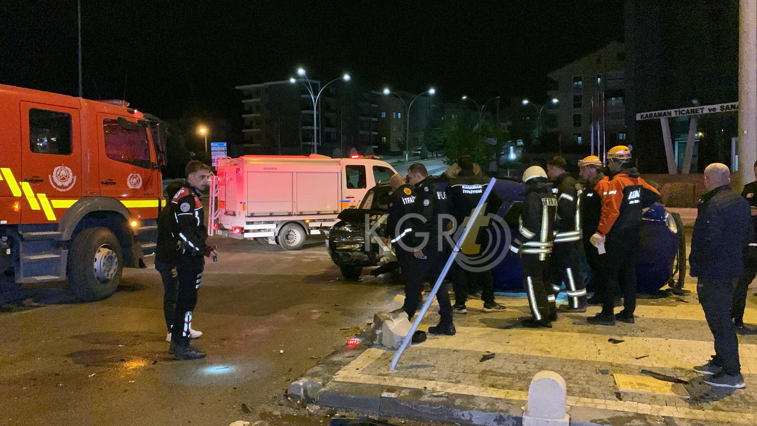 Kamyonetle Carpisan Otomobilde Sikistilar 3 Yarali11