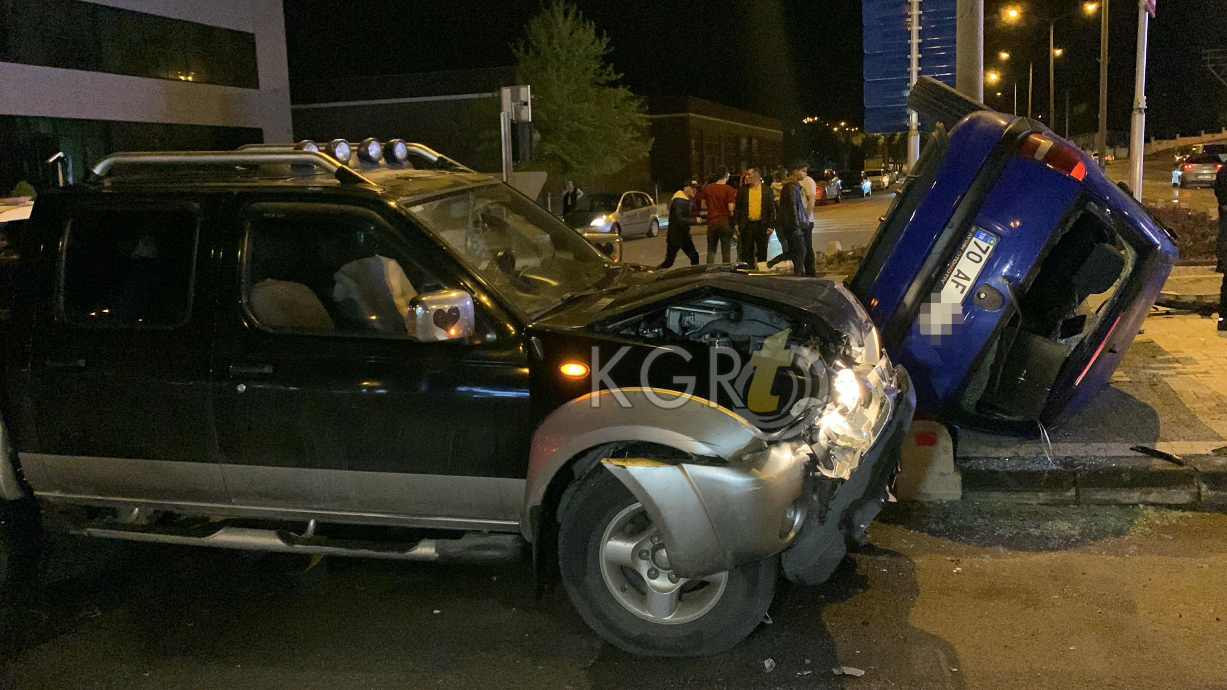 Kamyonetle Carpisan Otomobilde Sikistilar 3 Yarali13