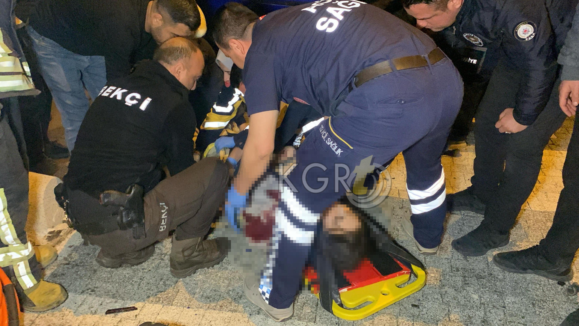Kamyonetle Carpisan Otomobilde Sikistilar 3 Yarali17
