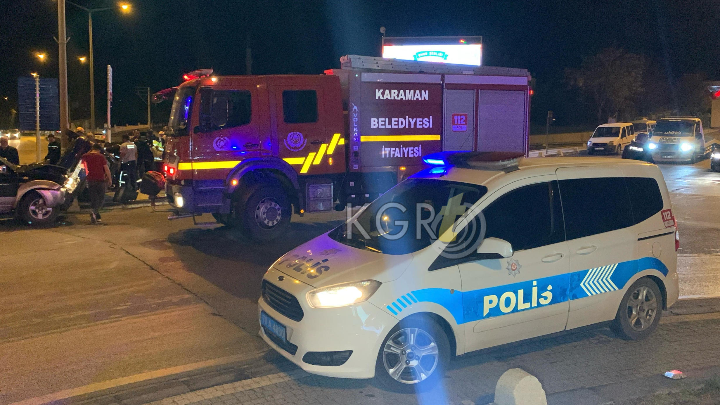 Kamyonetle Carpisan Otomobilde Sikistilar 3 Yarali9