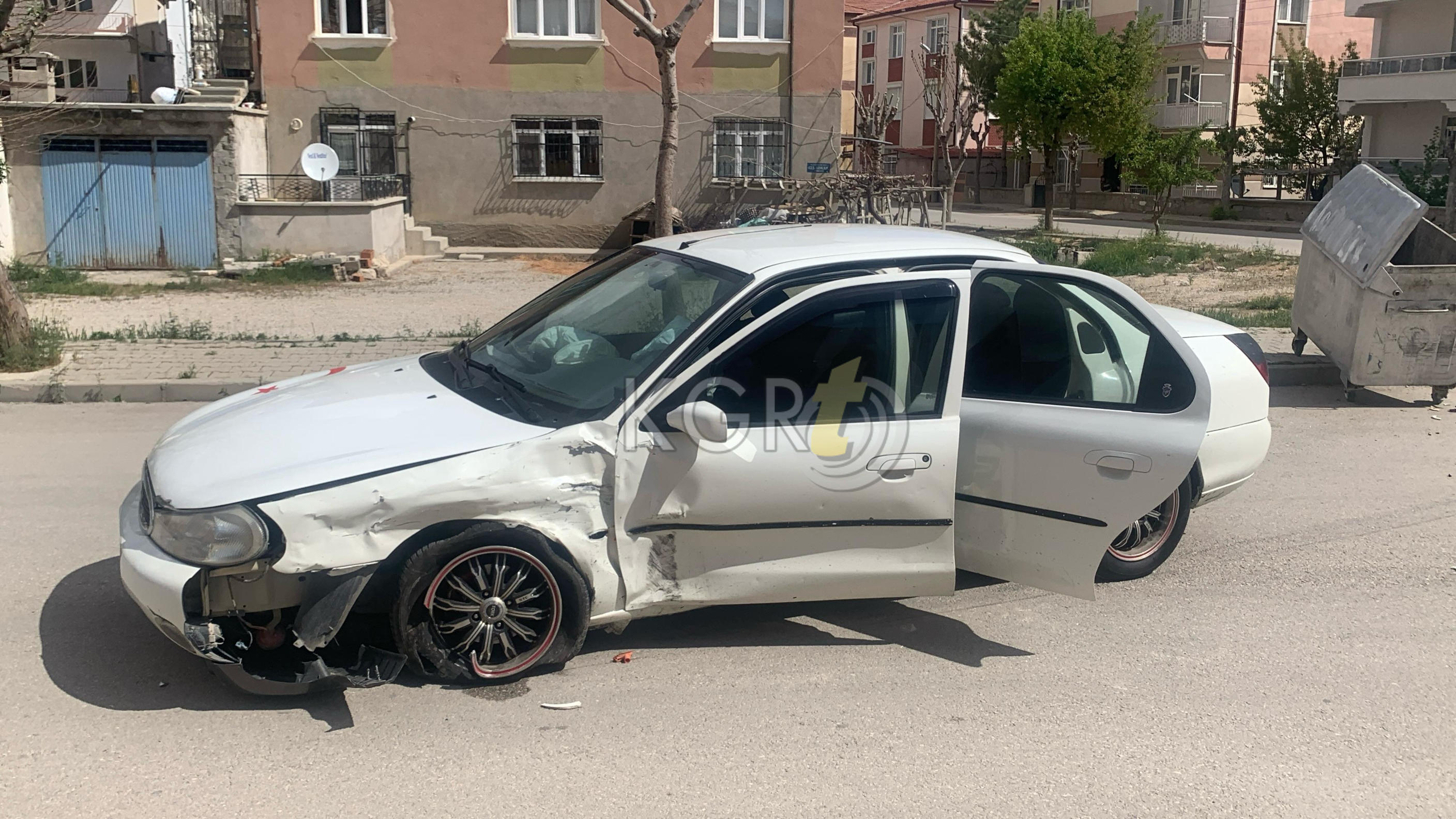 Karamanda Cip Ile Otomobil Carpisti Ortalik Savas Alanina Dondu 2 Yarali1