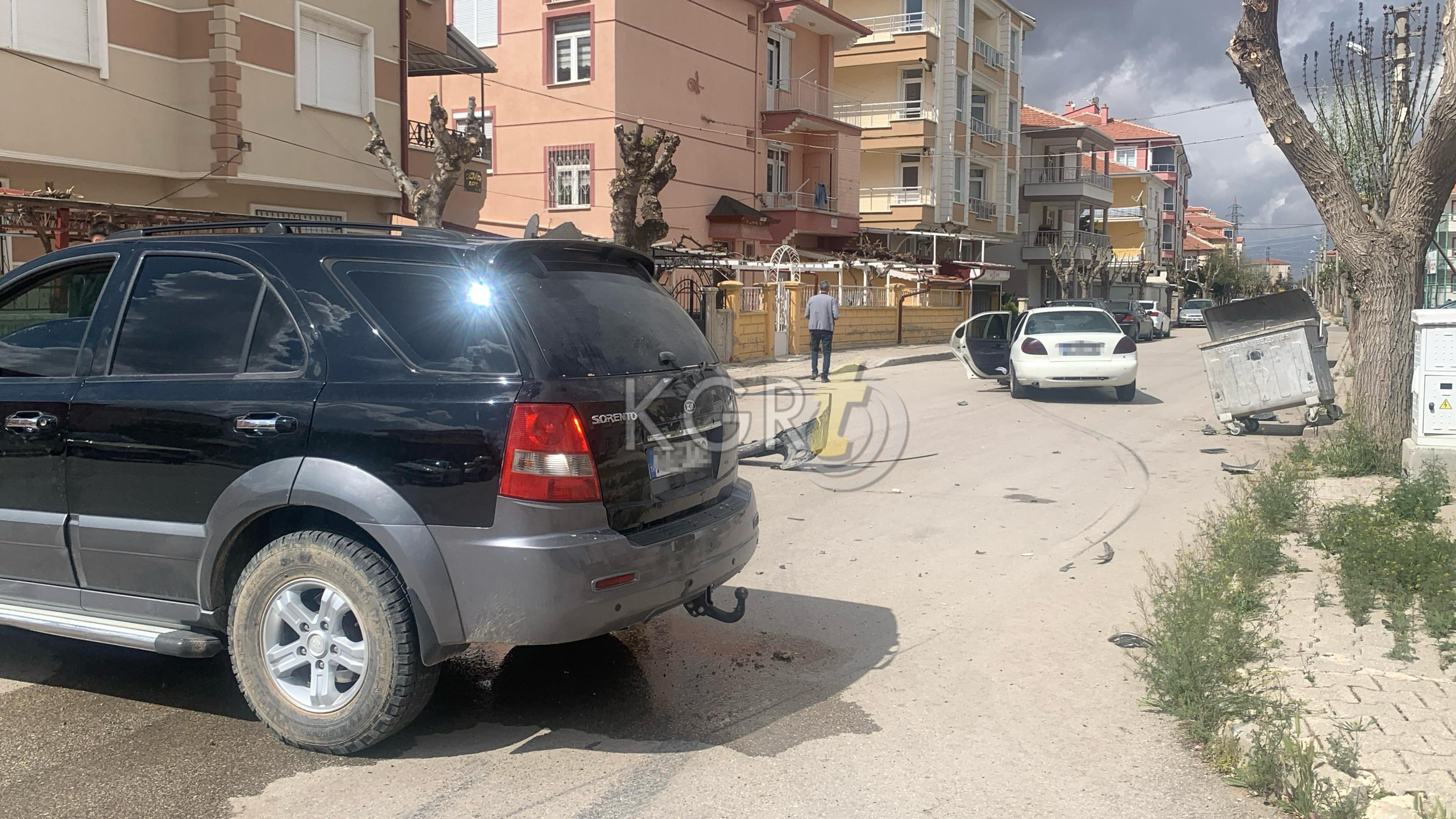 Karamanda Cip Ile Otomobil Carpisti Ortalik Savas Alanina Dondu 2 Yarali10