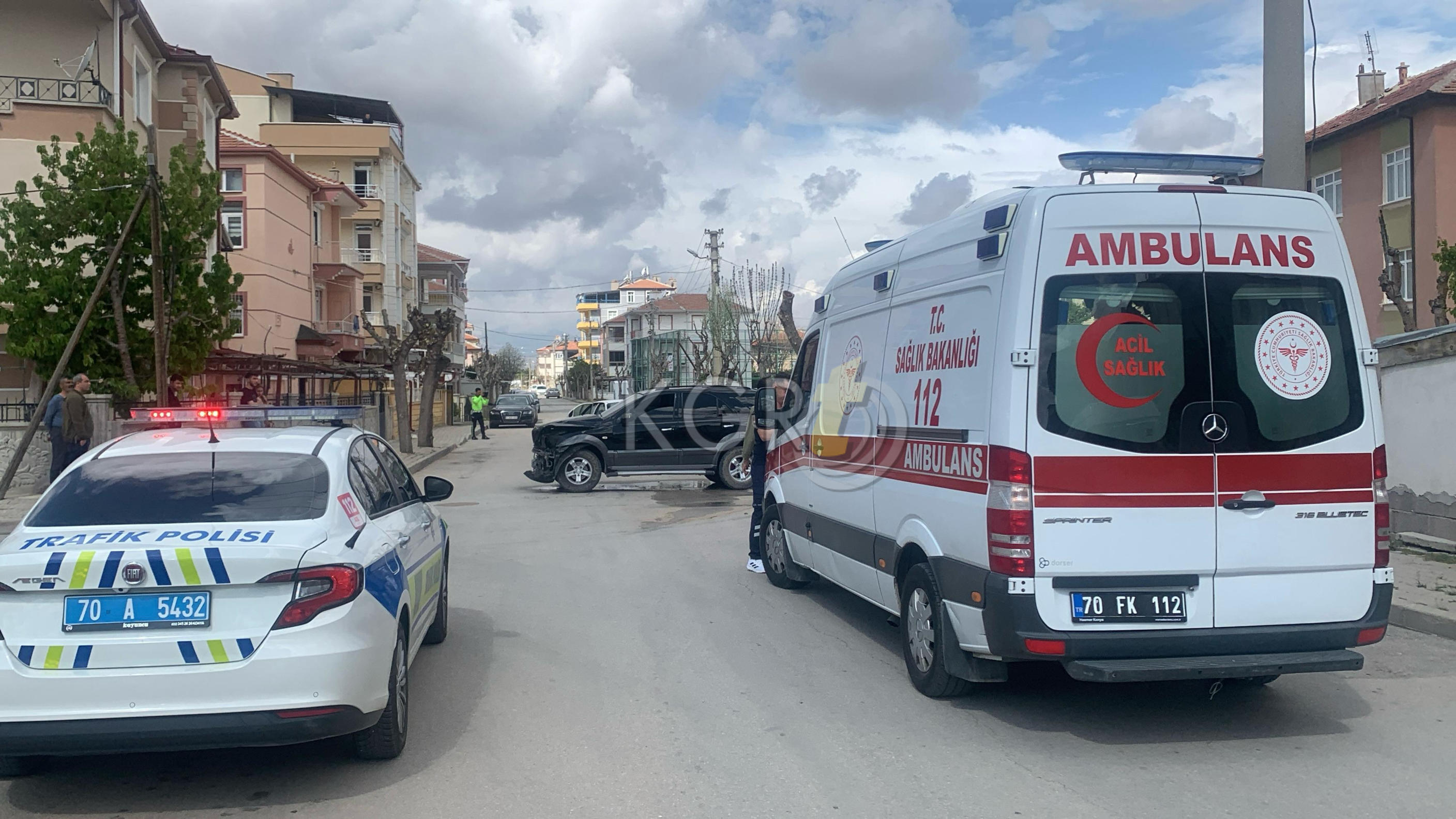 Karamanda Cip Ile Otomobil Carpisti Ortalik Savas Alanina Dondu 2 Yarali13