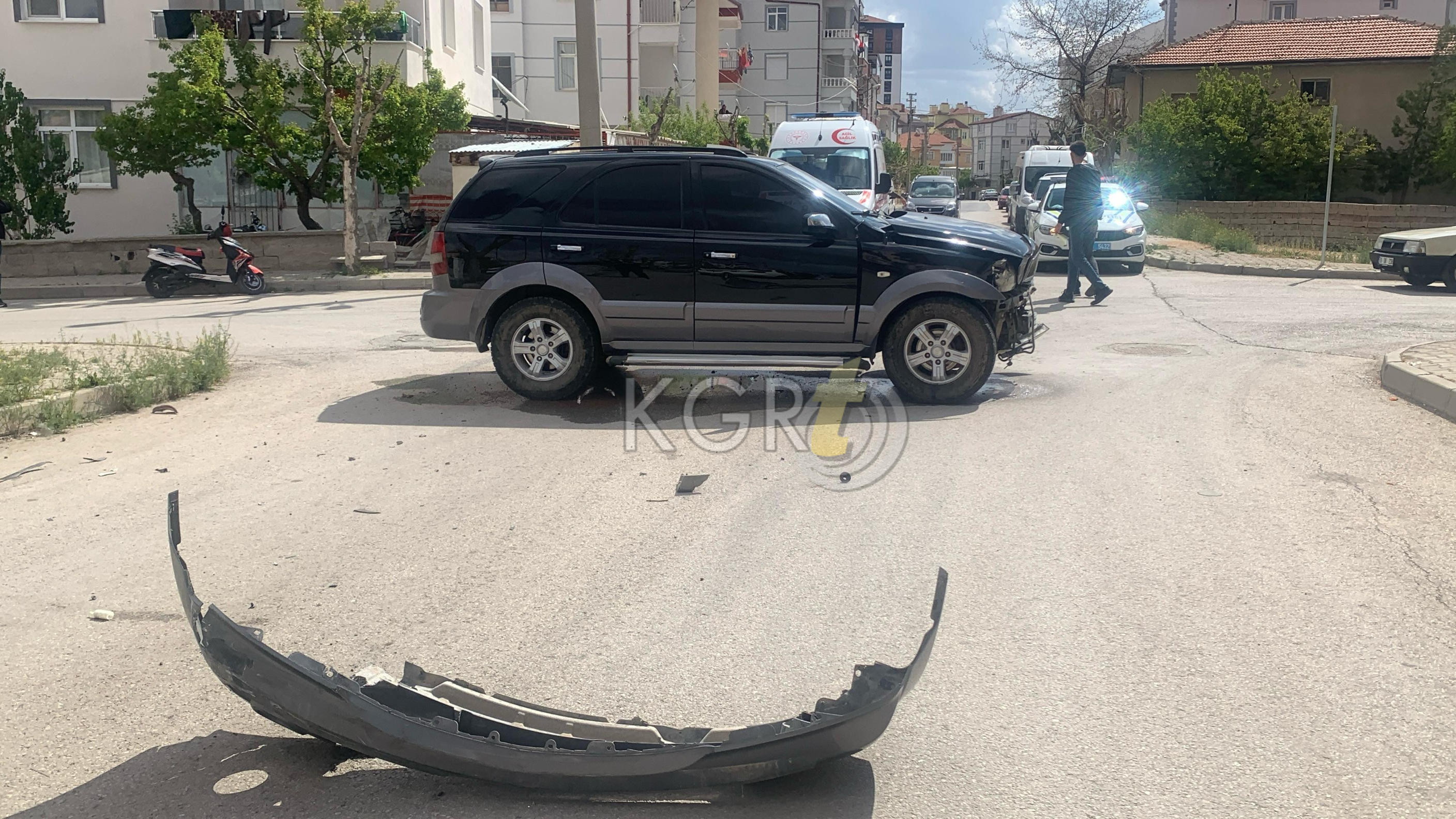 Karamanda Cip Ile Otomobil Carpisti Ortalik Savas Alanina Dondu 2 Yarali3