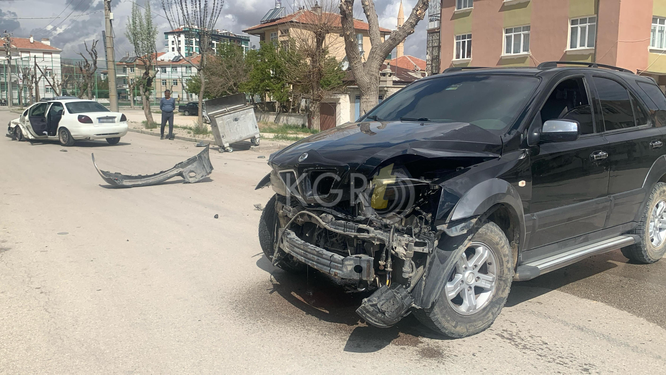 Karamanda Cip Ile Otomobil Carpisti Ortalik Savas Alanina Dondu 2 Yarali7
