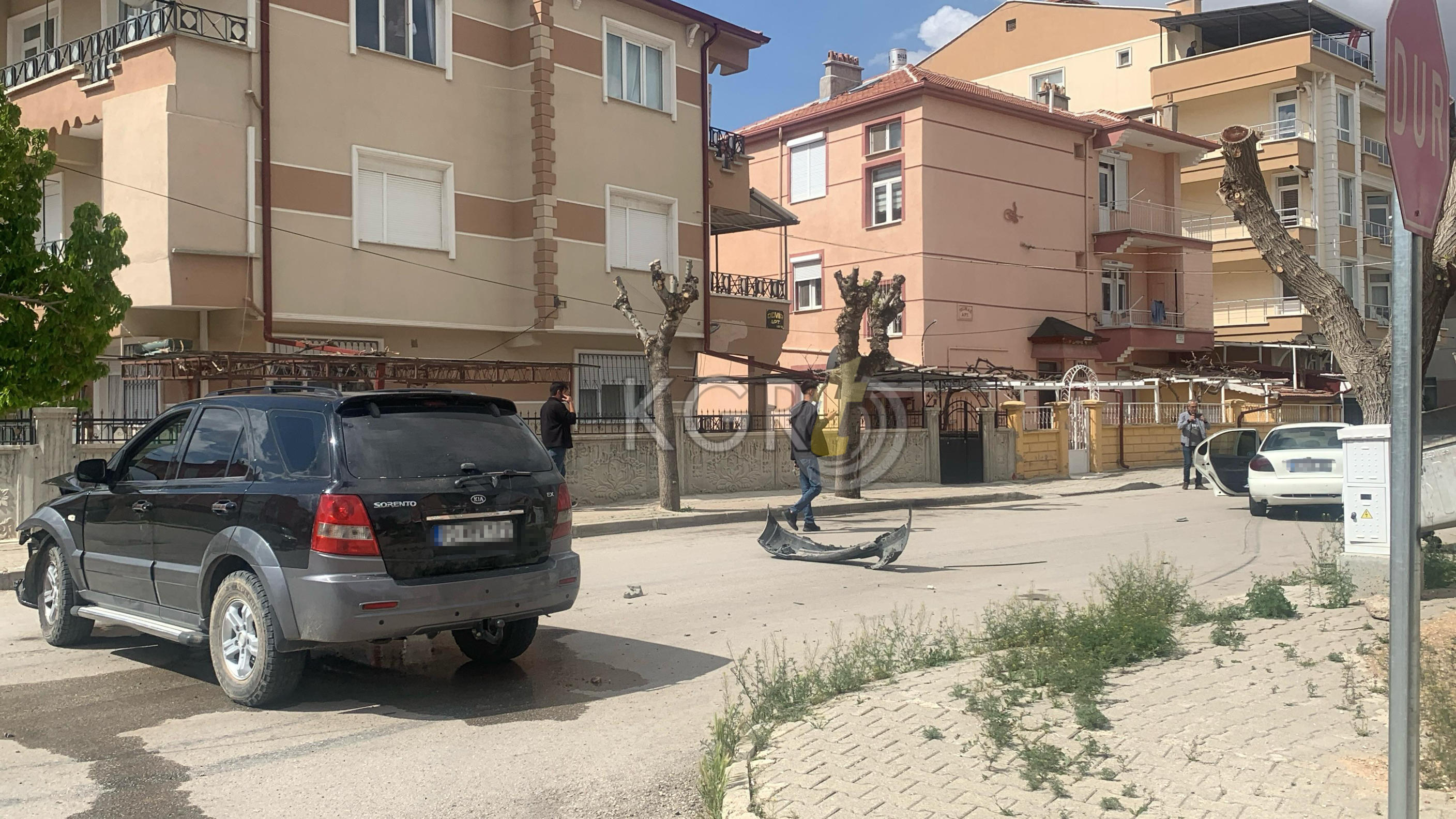 Karamanda Cip Ile Otomobil Carpisti Ortalik Savas Alanina Dondu 2 Yarali8