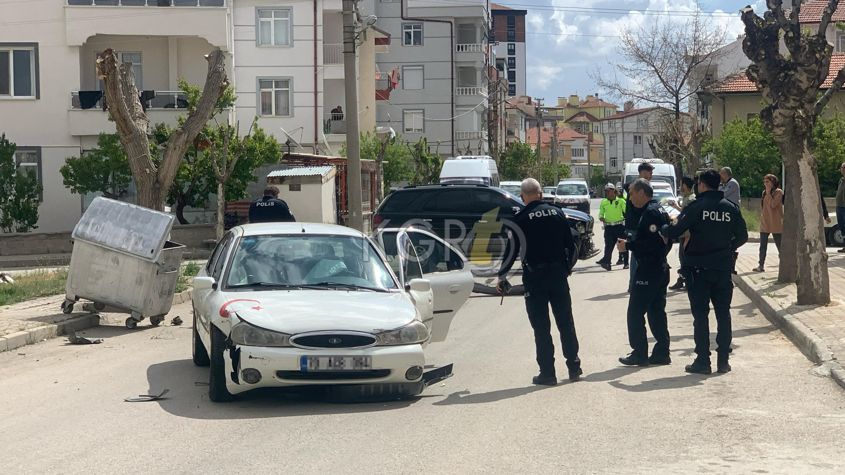 Karamanda Cip Ile Otomobil Carpisti Ortalik Savas Alanina Dondu 2 Yarali9