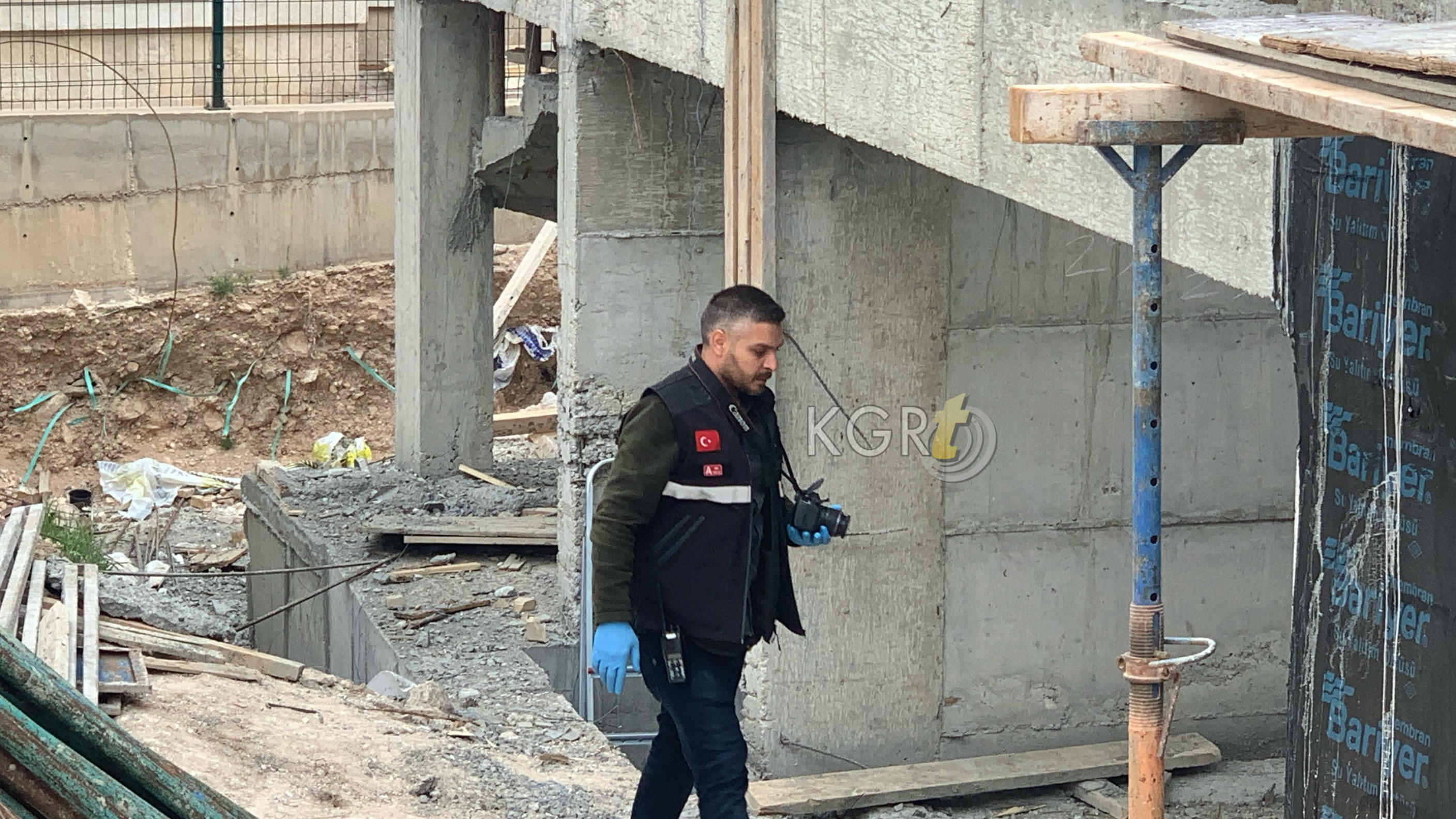 Karamanda Insaatin 1 Katindan Asansor Bosluguna Dusen Kalip Ustasi Yaralandi11