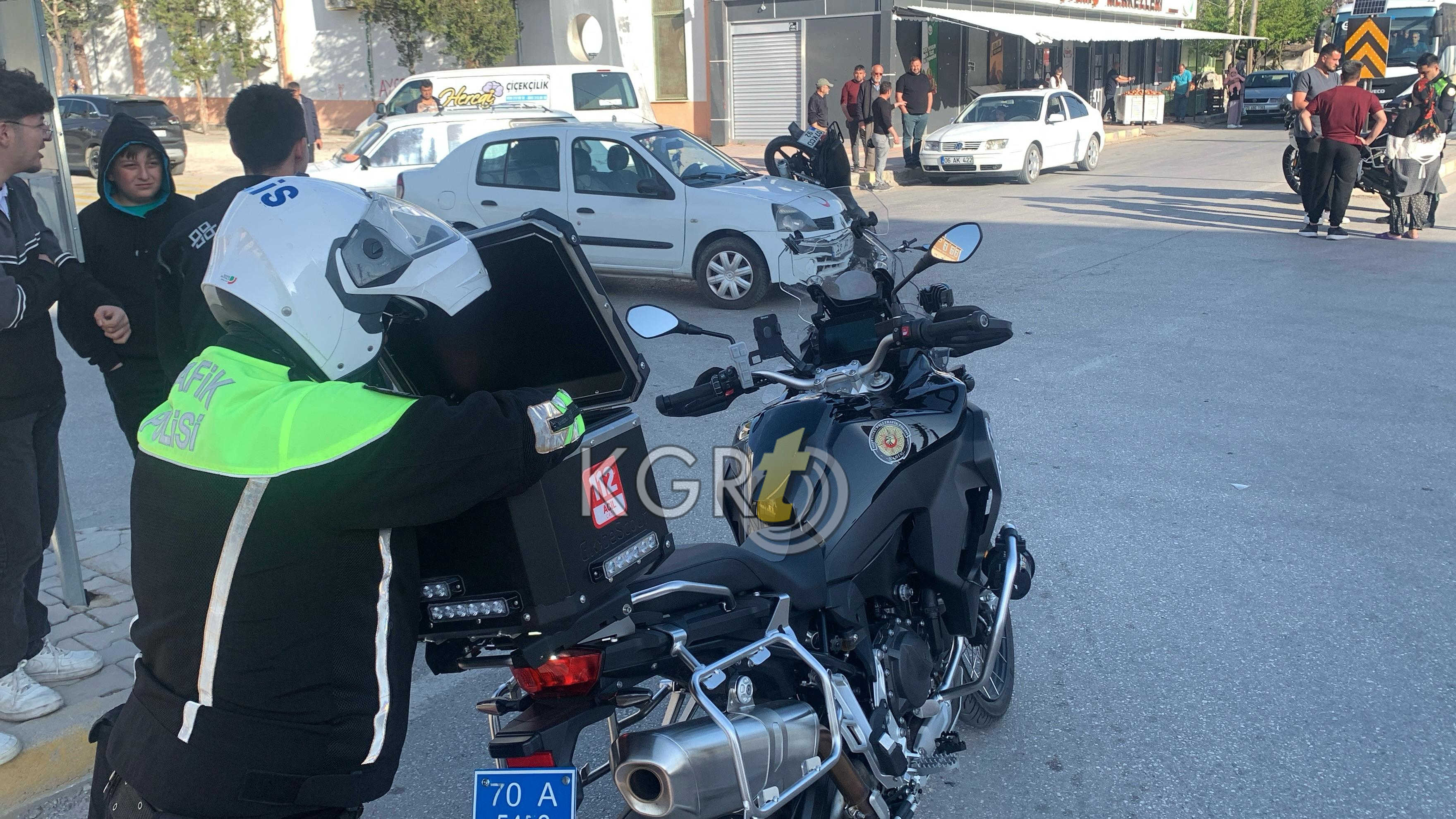 Karamanda Otomobille Carpisan Motosiklet Surucusu Yaralandi9