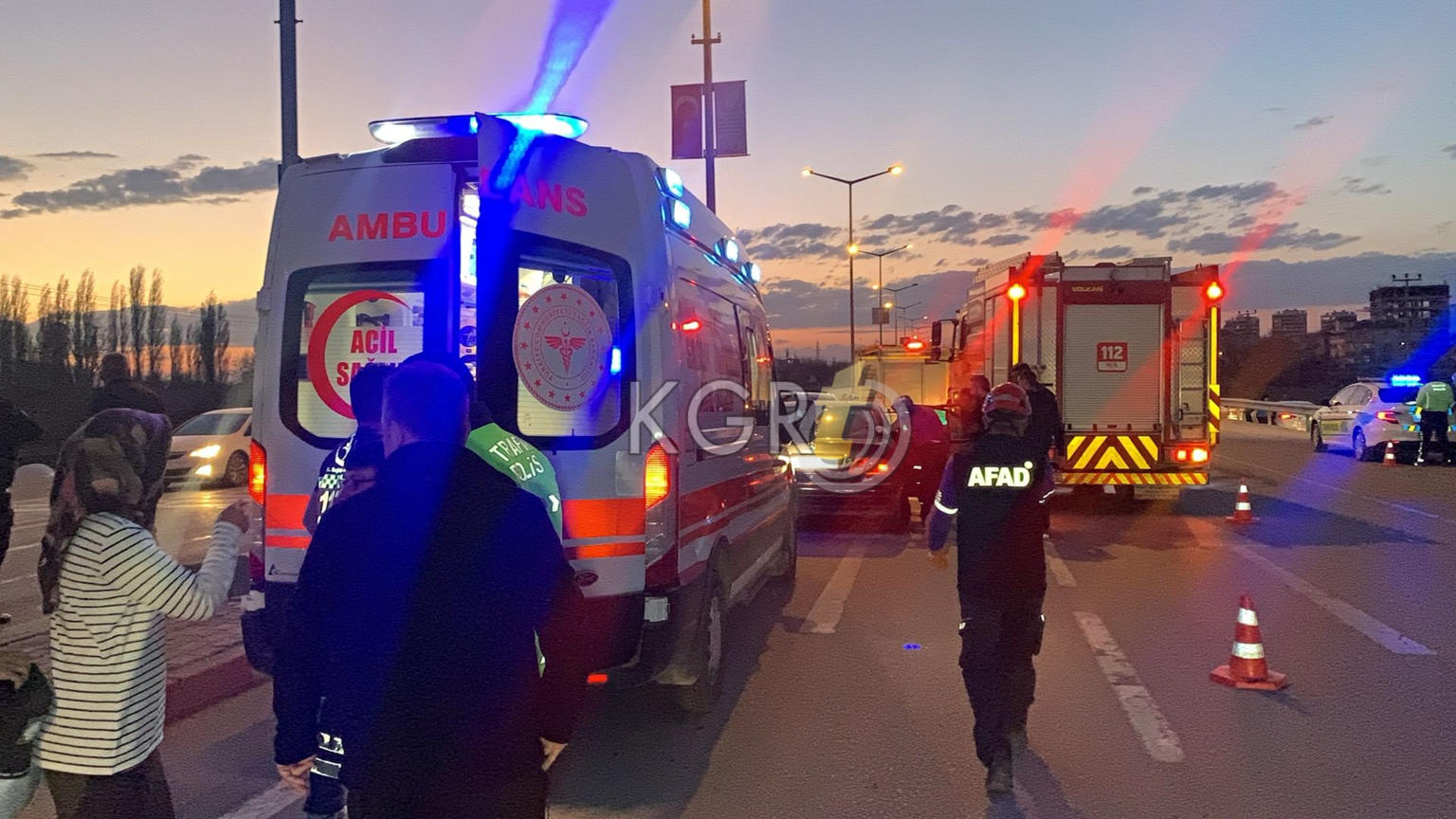 Kazada Yaralanan Baba Oglunu Aglama Diyerek Sakinlestirdi11