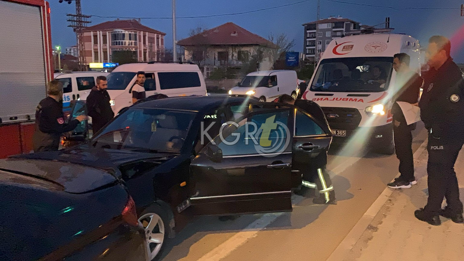 Kazada Yaralanan Baba Oglunu Aglama Diyerek Sakinlestirdi13