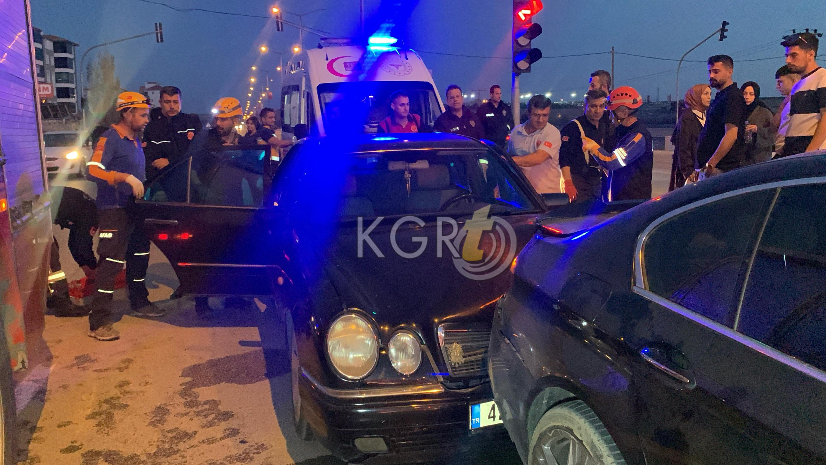 Kazada Yaralanan Baba Oglunu Aglama Diyerek Sakinlestirdi16