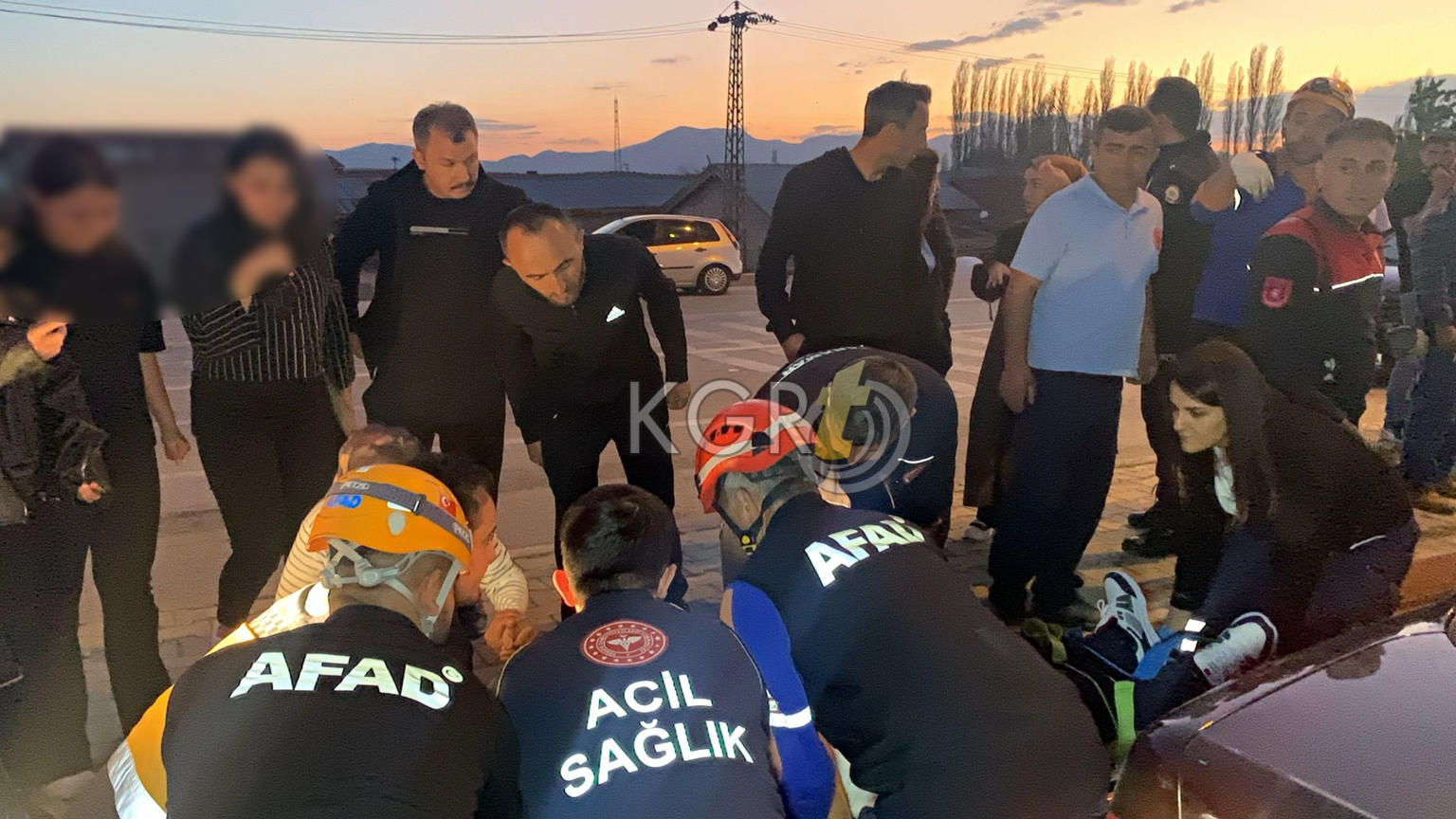 Kazada Yaralanan Baba Oglunu Aglama Diyerek Sakinlestirdi7