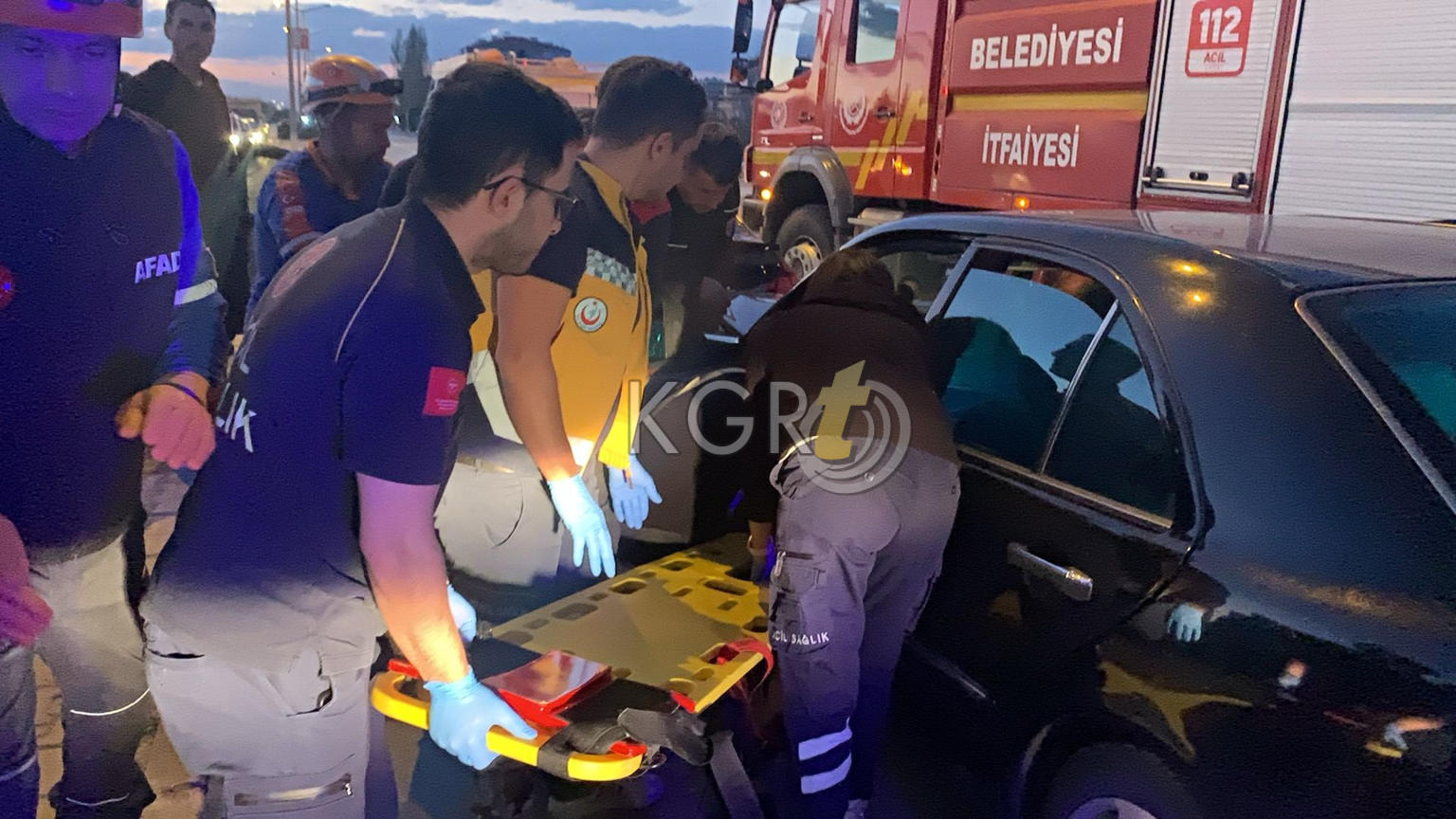 Kazada Yaralanan Baba Oglunu Aglama Diyerek Sakinlestirdi9