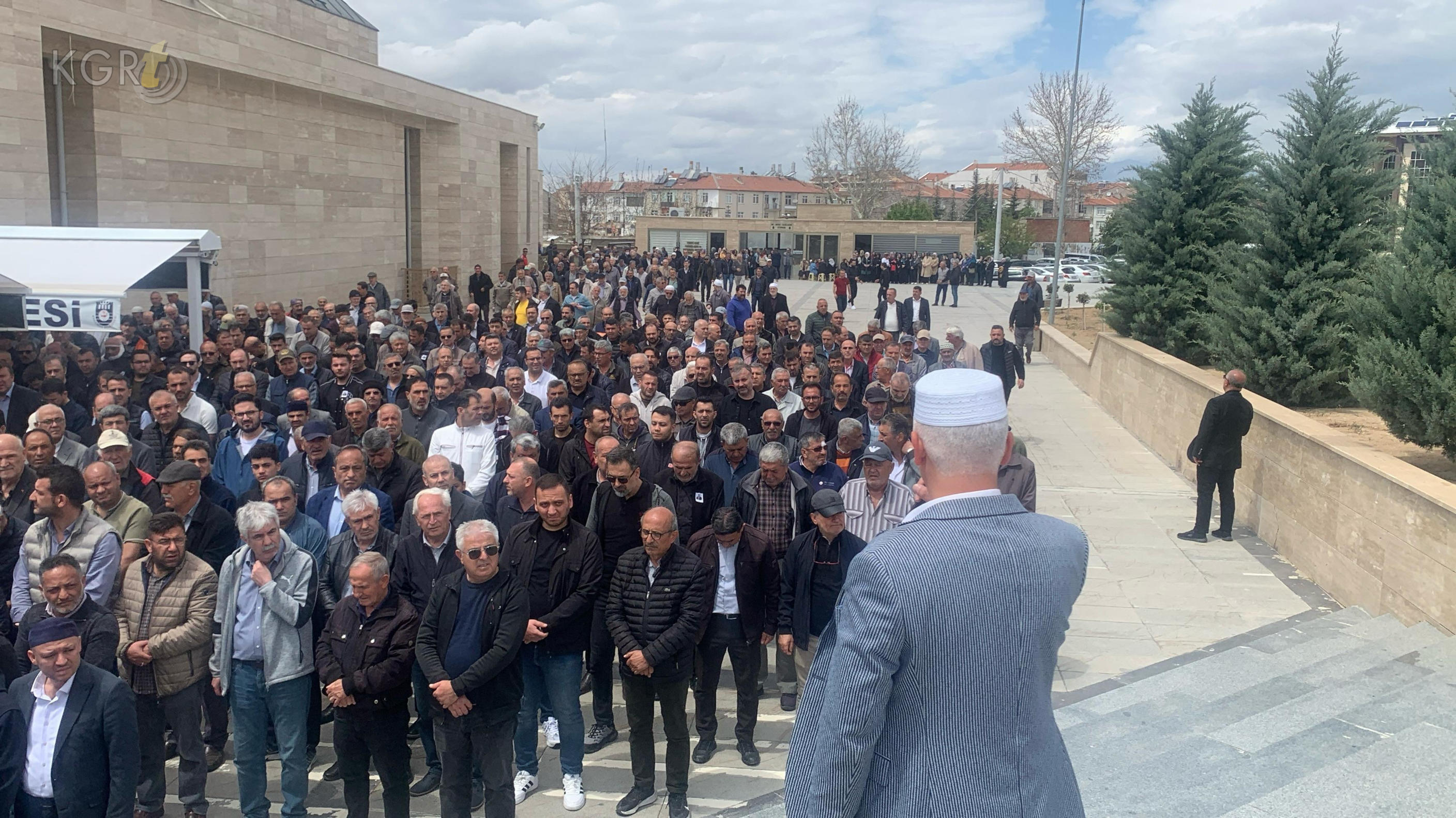 Sarayin Sevilen Ismi Adnan Demirbag Son Yolculuguna Ugurlandi13
