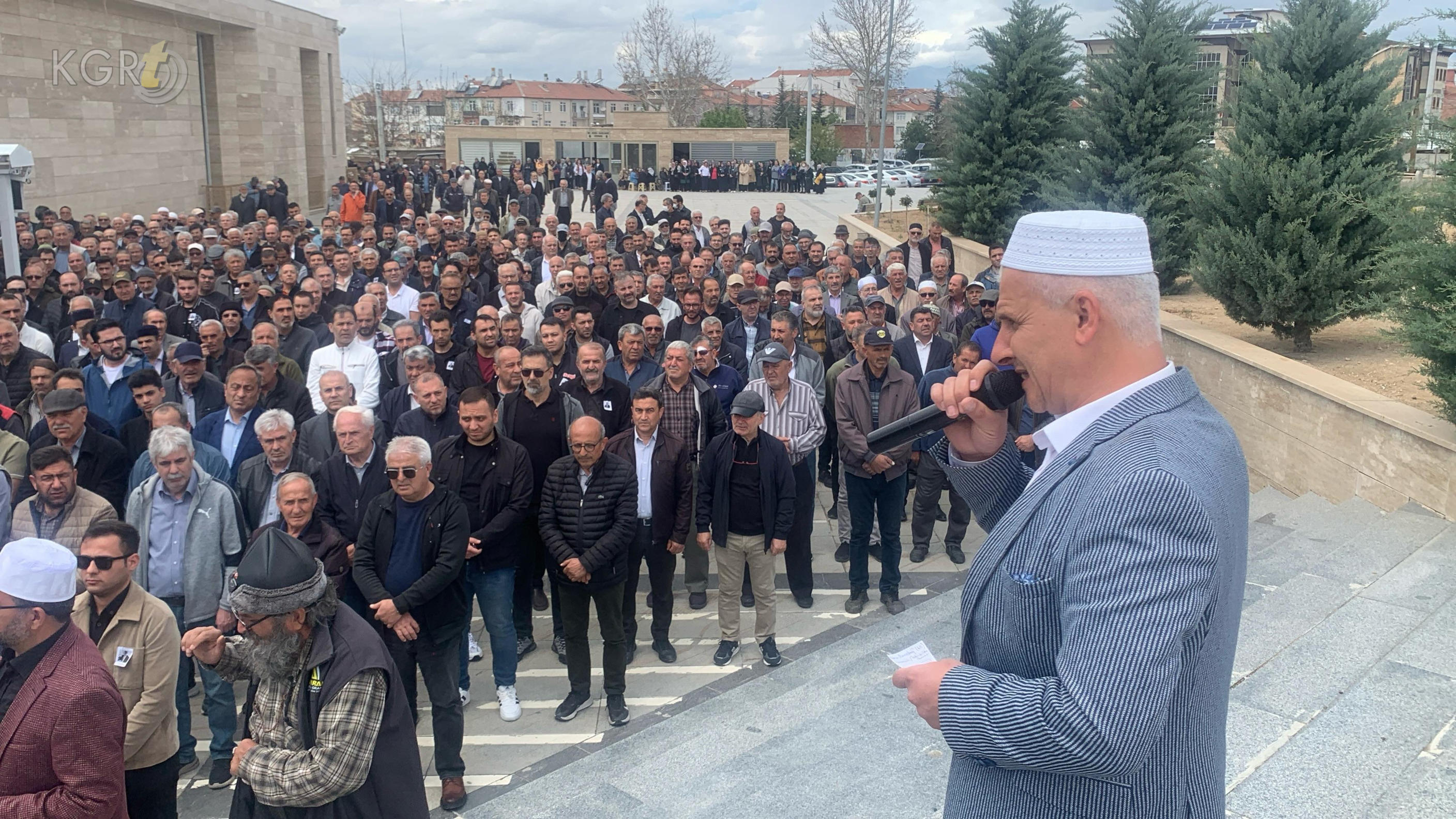Sarayin Sevilen Ismi Adnan Demirbag Son Yolculuguna Ugurlandi14