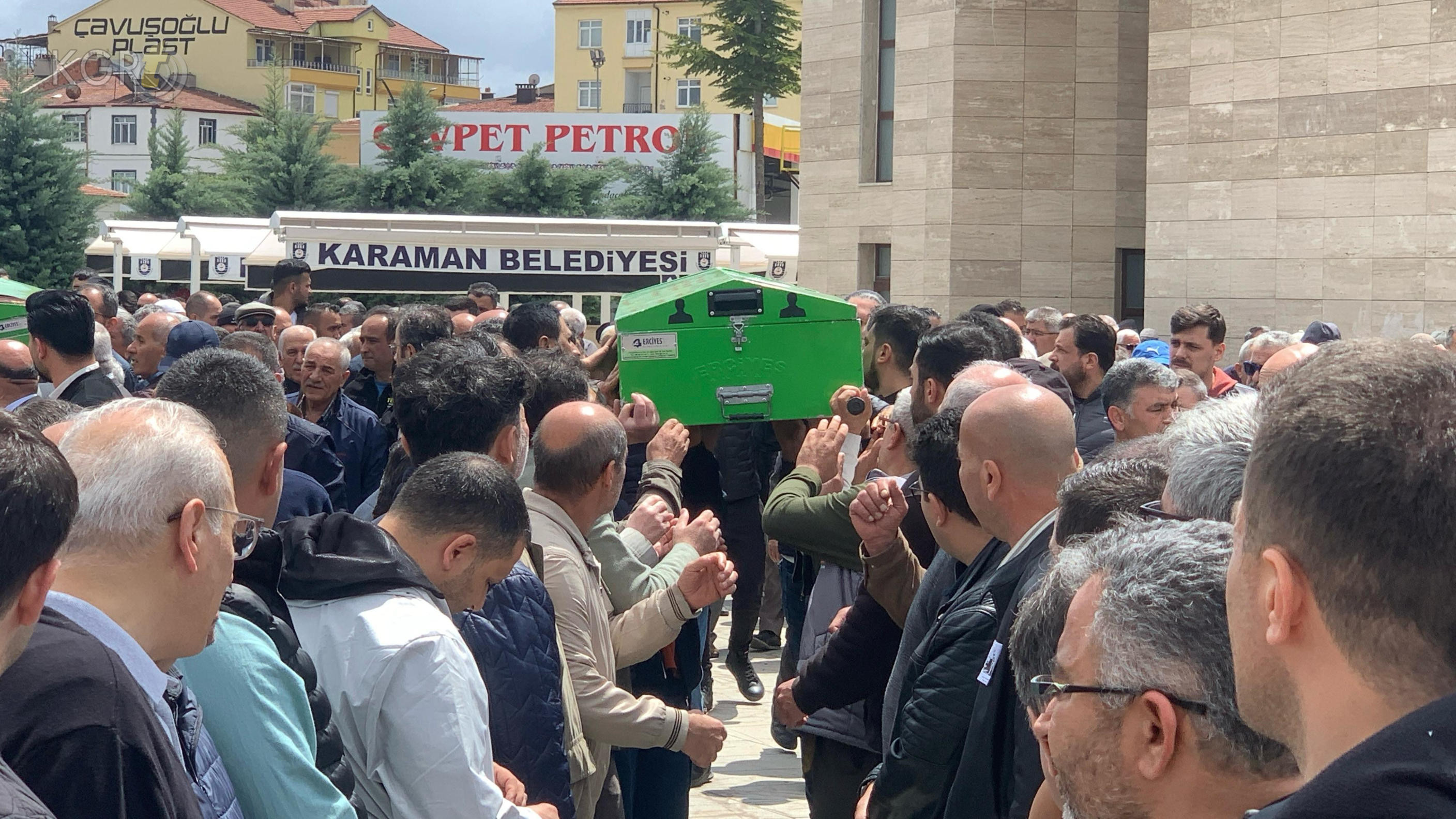Sarayin Sevilen Ismi Adnan Demirbag Son Yolculuguna Ugurlandi7