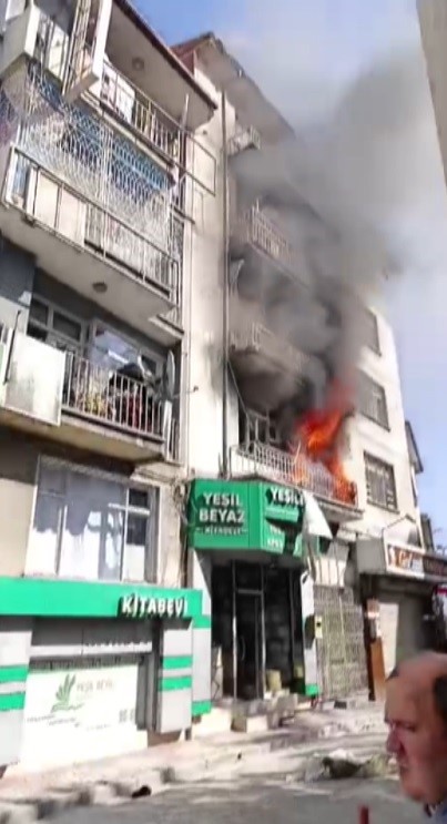 Son Dakika Yangin Faciasi 2 Cocuk Hayatini Kaybetti (1)