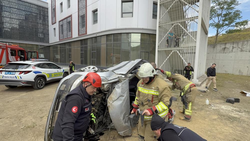 2 Kisi Feci Kazadan Yarali Kurtuldu3