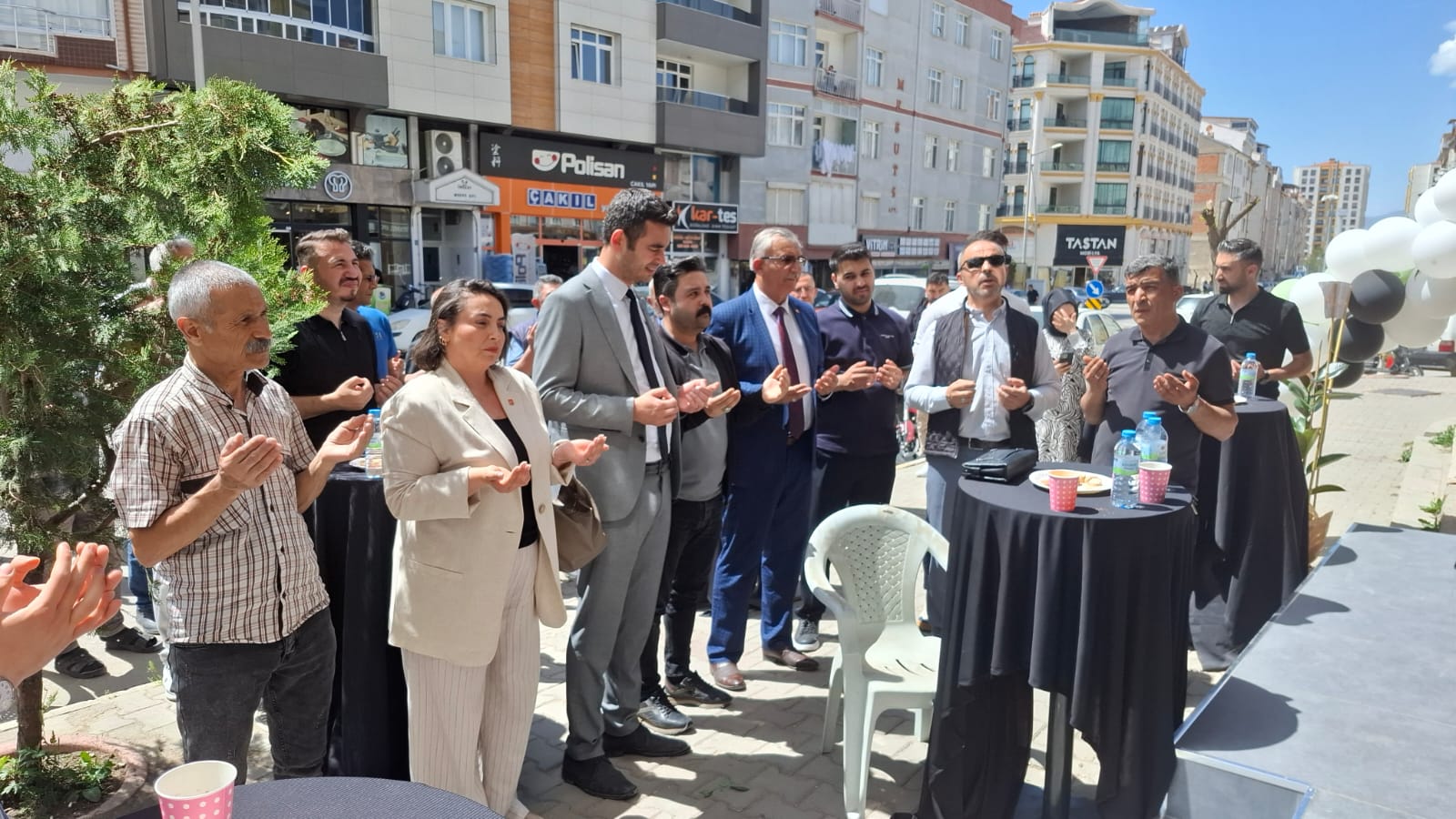 Baris Cicekcilik Hizmete Acildi (3)