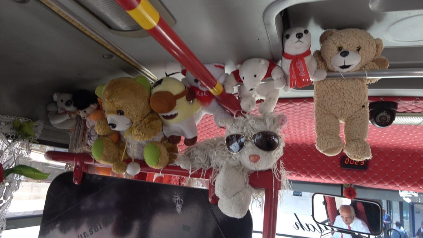 Boyle Otobus Gorulmedi Sergi Gibi (2)