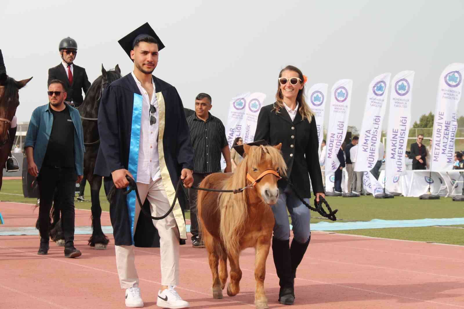Bu Torende Kep Takan Sadece Ogrenciler Degildi1