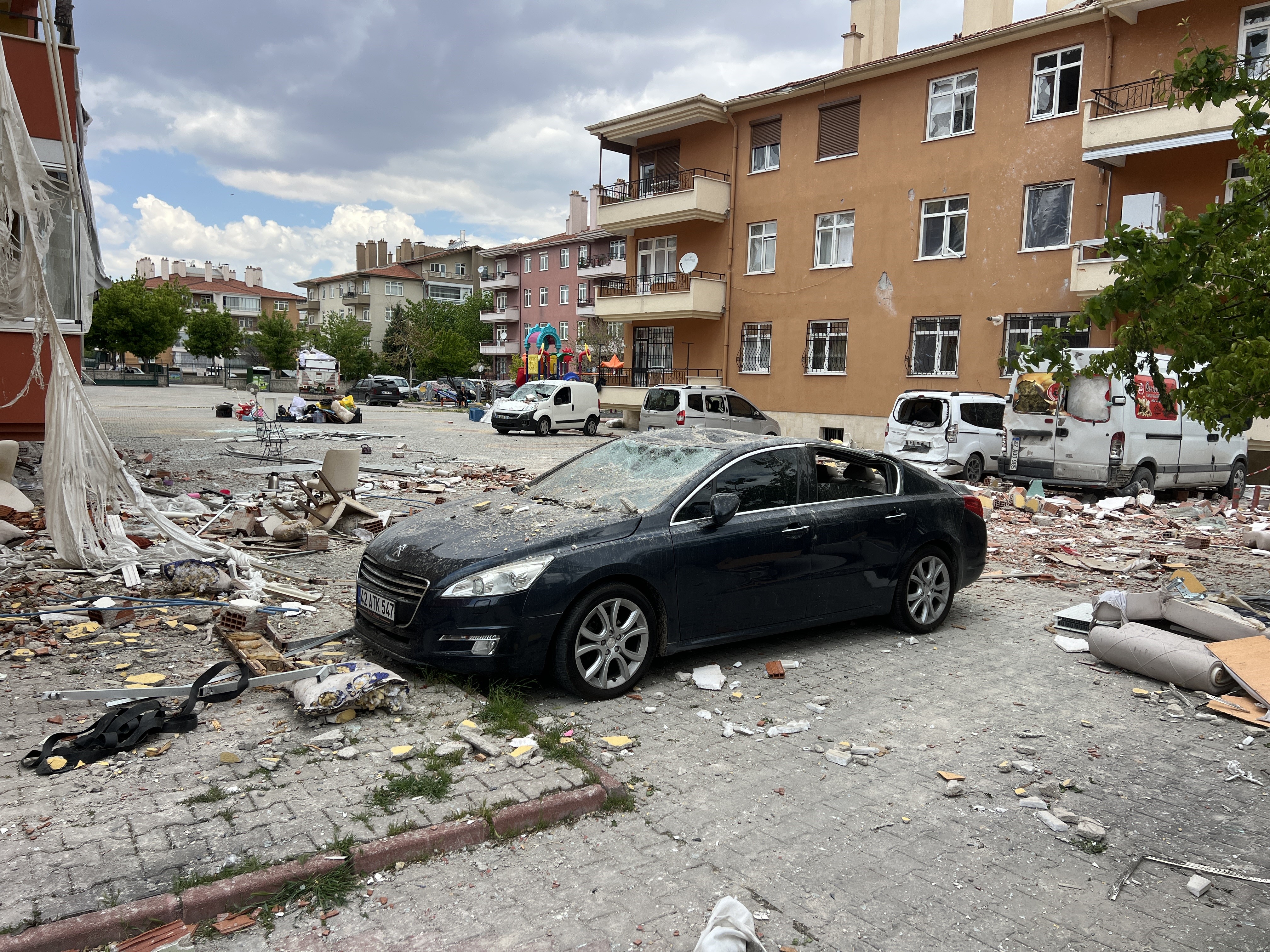 Dogalgaz Patlamasi Onlarca Kisiyi Evsiz Birakti (4)
