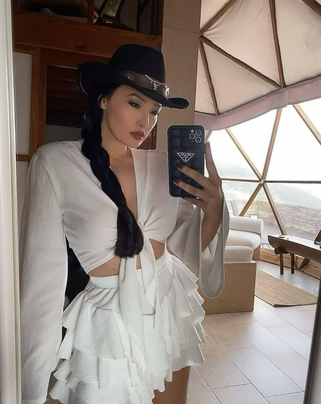 Emel Ozkiziltas Yillar Sonra Geri Dondu (3)