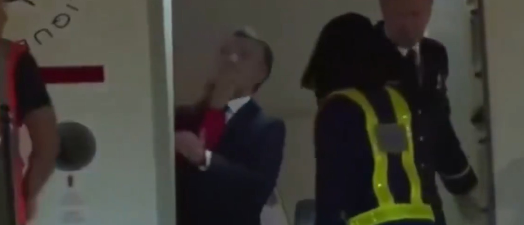 Fransa Cumhurbaskani Macrona Esi Tokat Mi Atti (2)