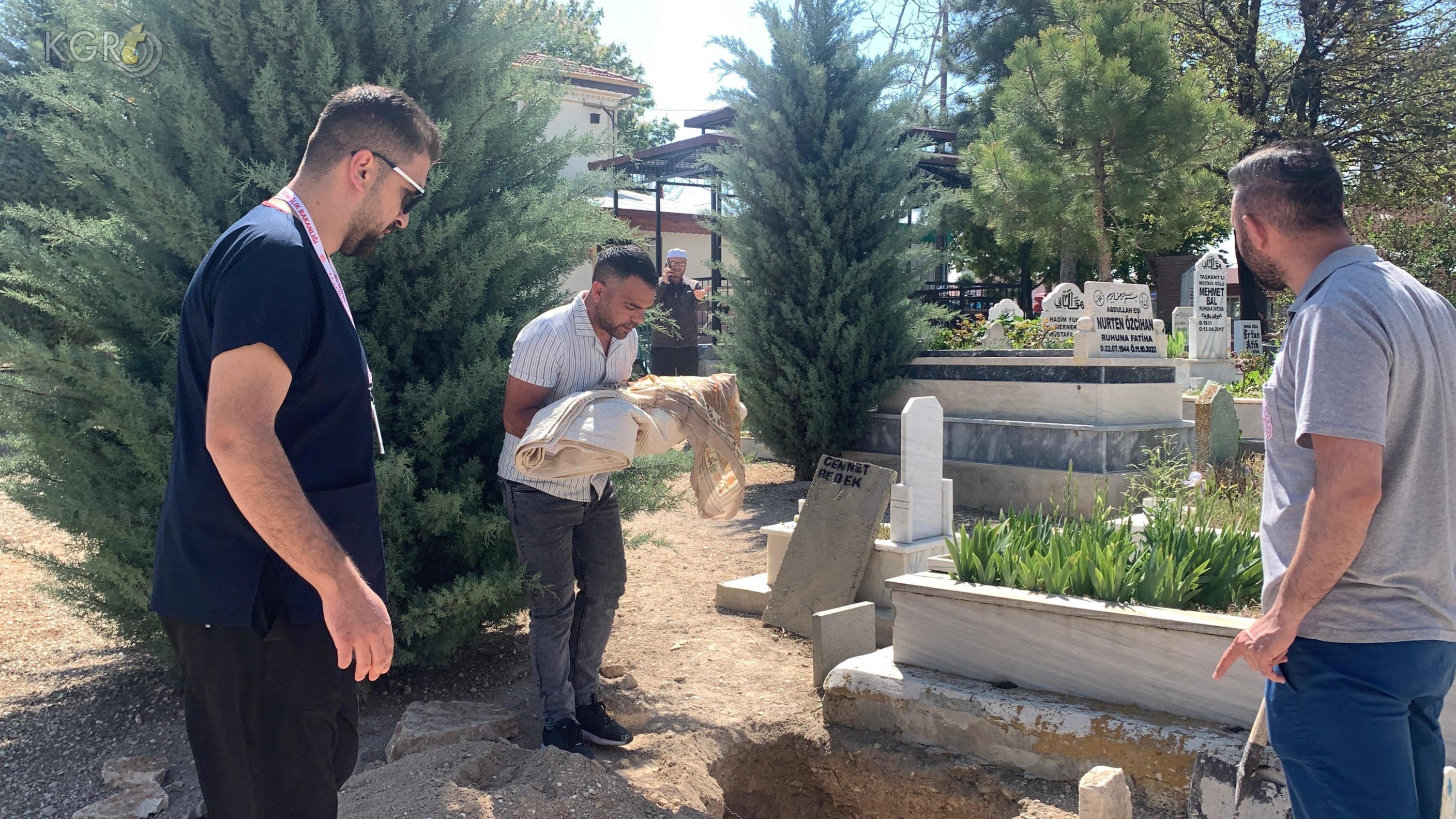 Hastane Tuvaletinde Olu Dogan Cennet Bebek 14 Gun Sonra Topraga Verildi4