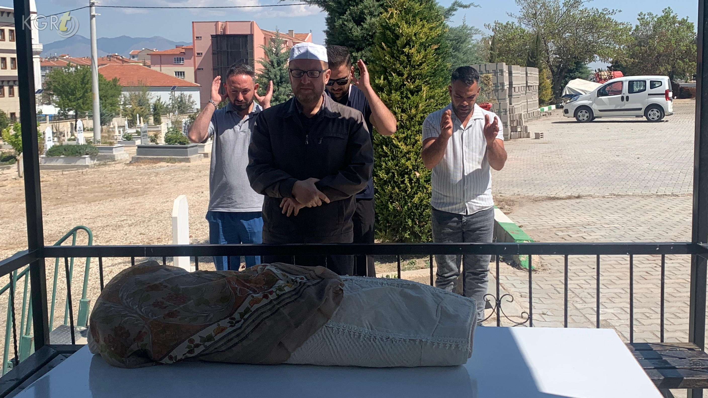Hastane Tuvaletinde Olu Dogan Cennet Bebek 14 Gun Sonra Topraga Verildi7