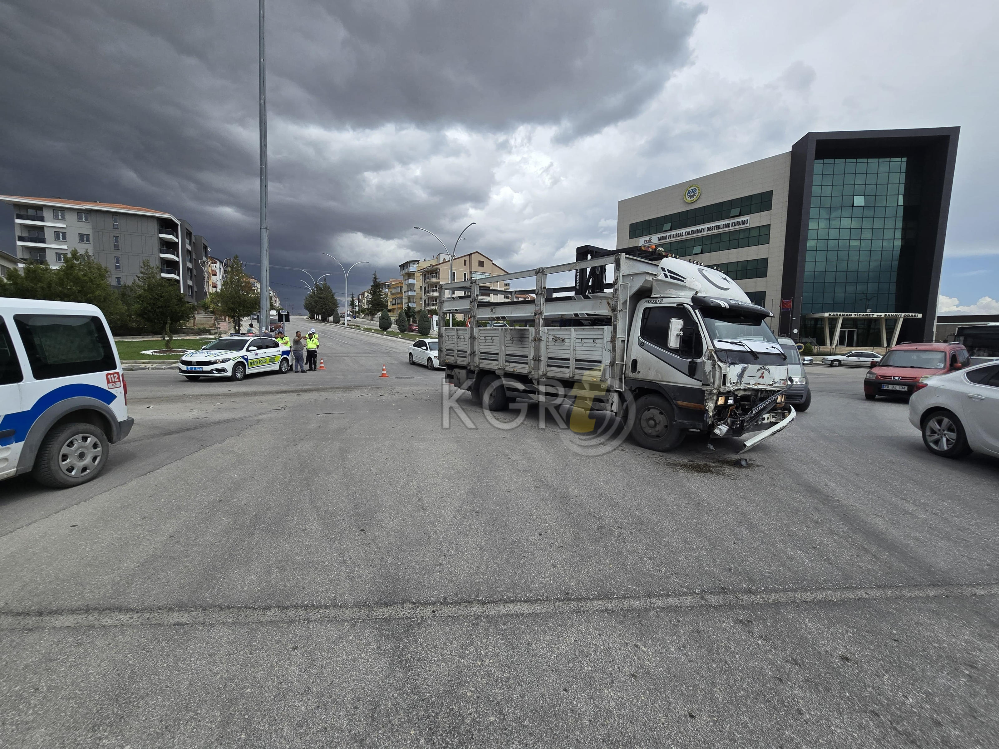 Karaman Valilik Kavşağı Kaza Yaralılar Var9