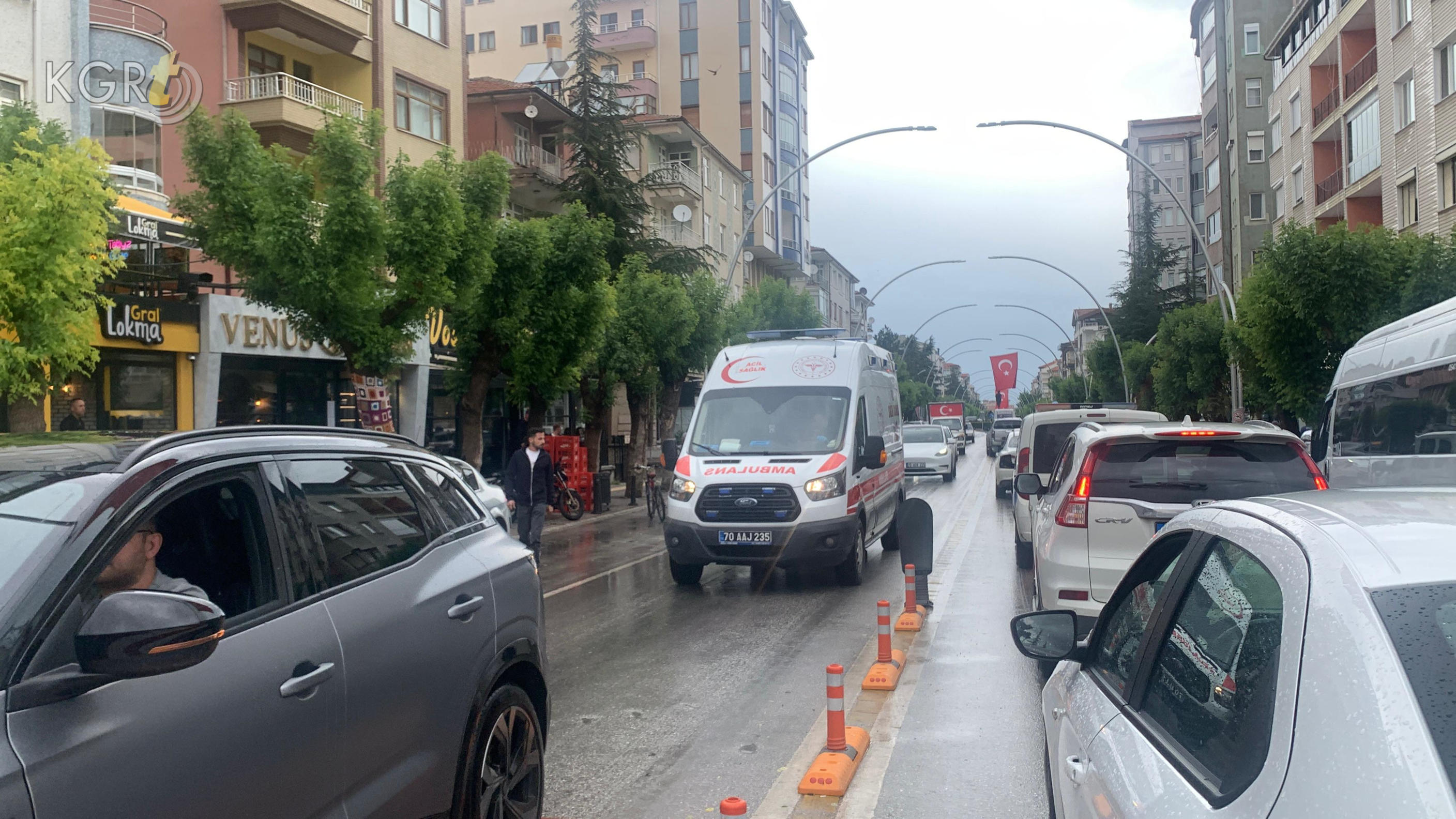 Karamanda 15 Yasindaki Cocuk Yolda Yururken Bicaklandi10