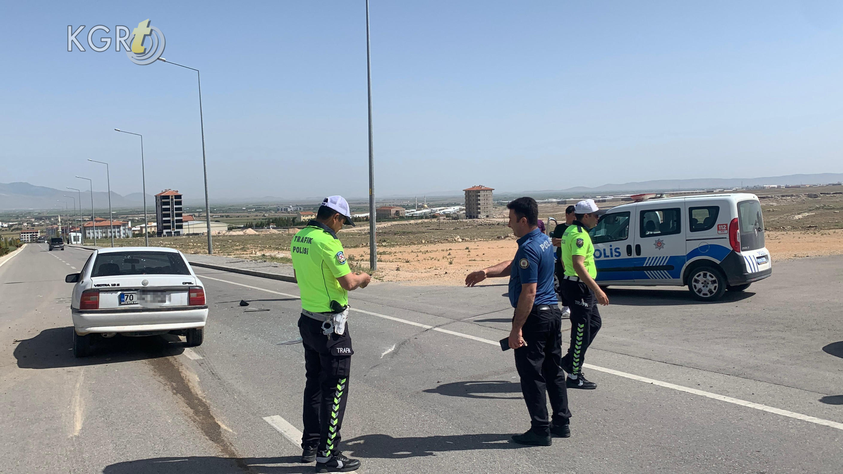 Karamanda 2 Otomobil Carpisti Biri 40 Metre Ileride Durabildi 2 Yarali3