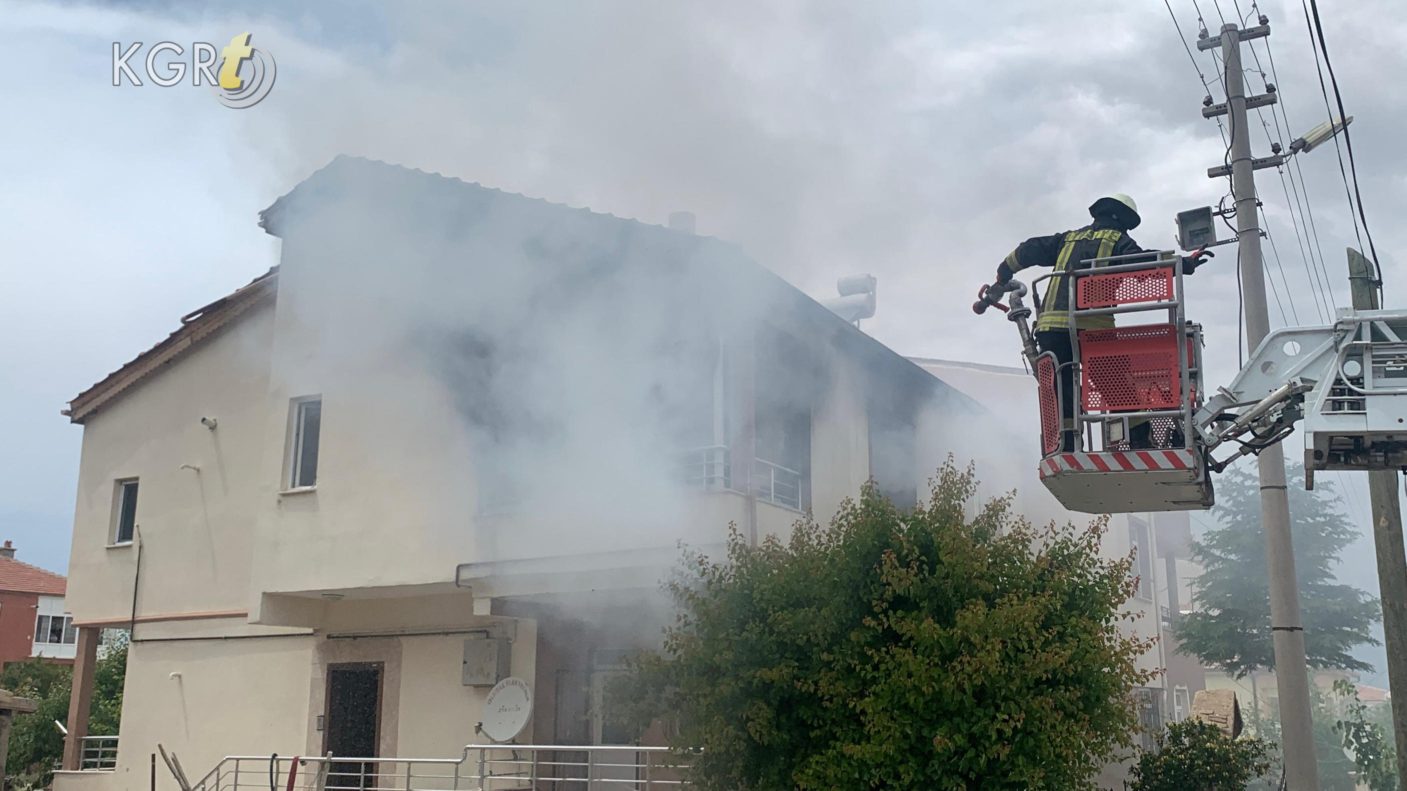 Karamanda Esinden Bosanan Ofkeli Koca Evi Atese Verdi8