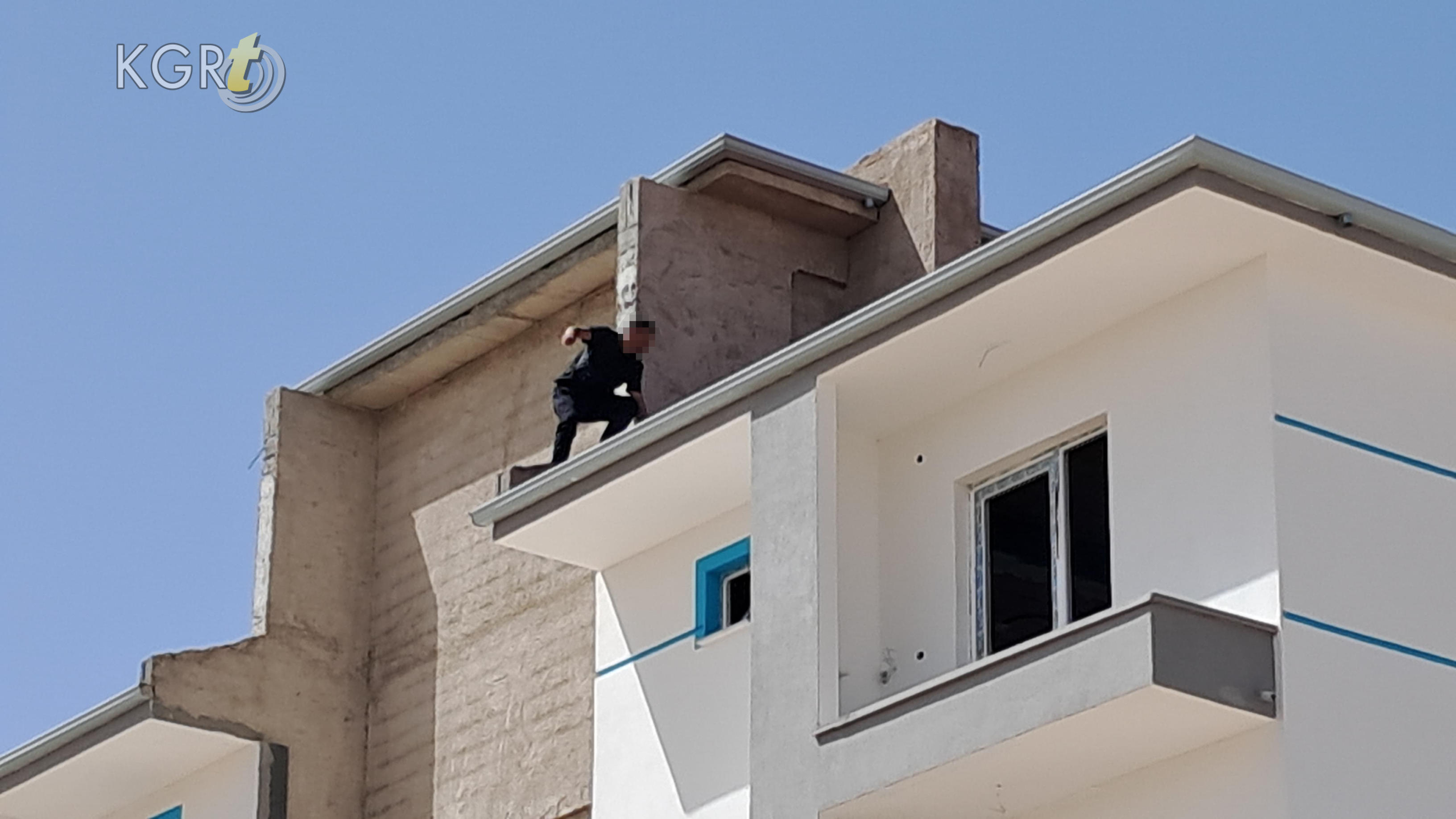 Karamanda Esinin Kaldigi Evin Catisini Yakan Ofkeli Koca Bu Sefer Intihar Girisiminde Bulundu6