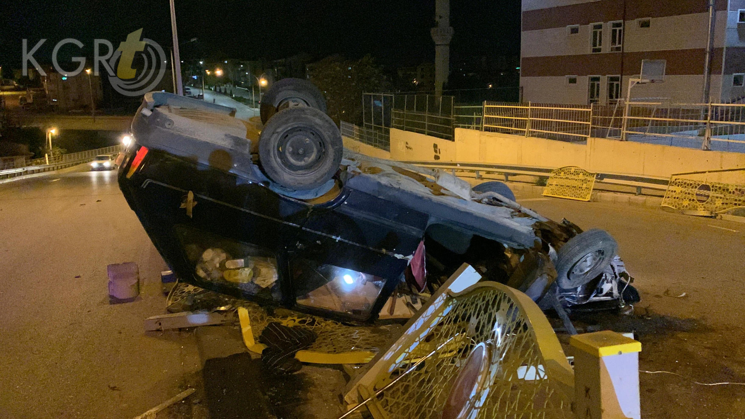 Karamanda Kontrolden Cikan Arac Demir Bariyerlere Carparak Takla Atti1