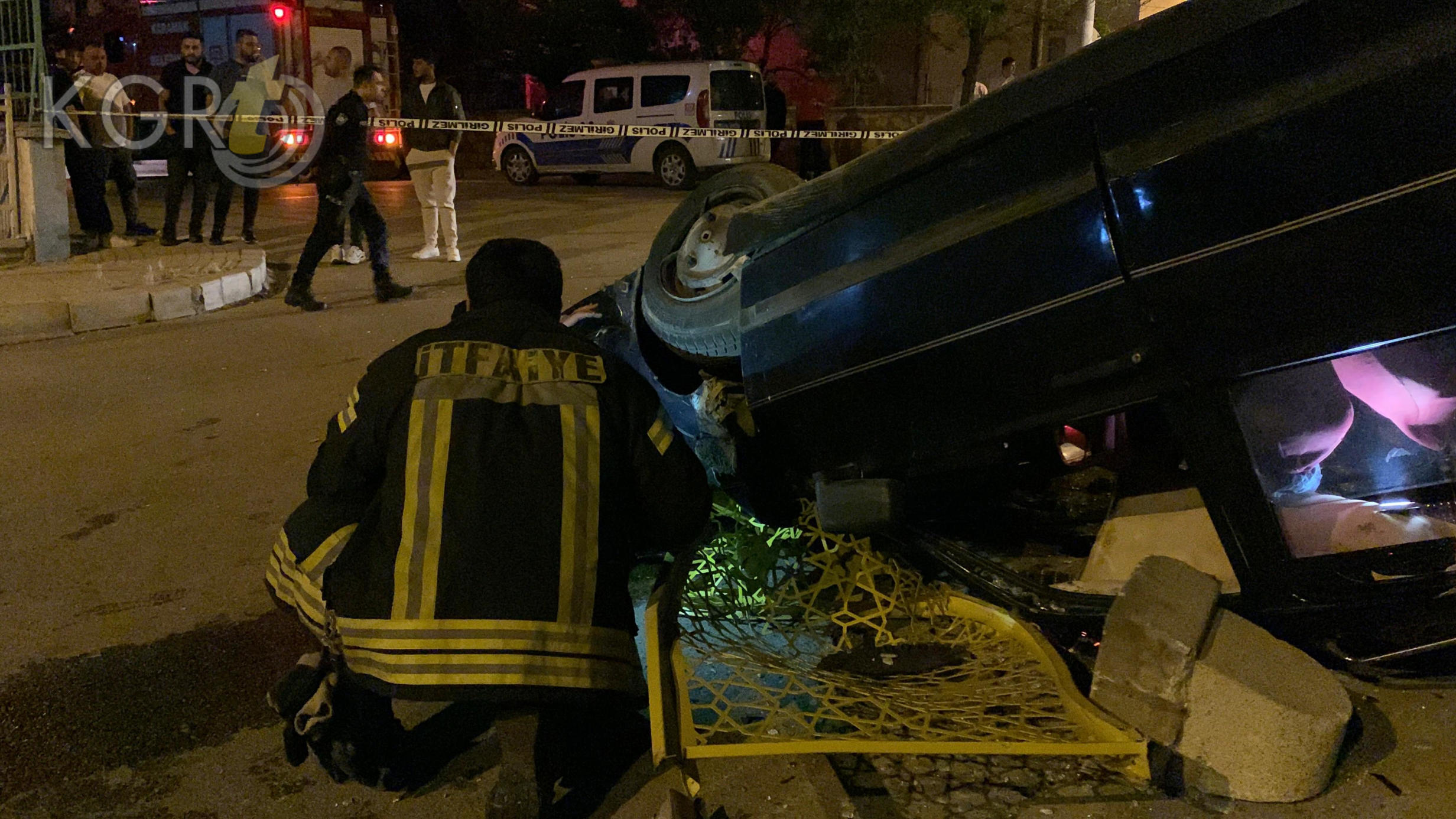 Karamanda Kontrolden Cikan Arac Demir Bariyerlere Carparak Takla Atti15