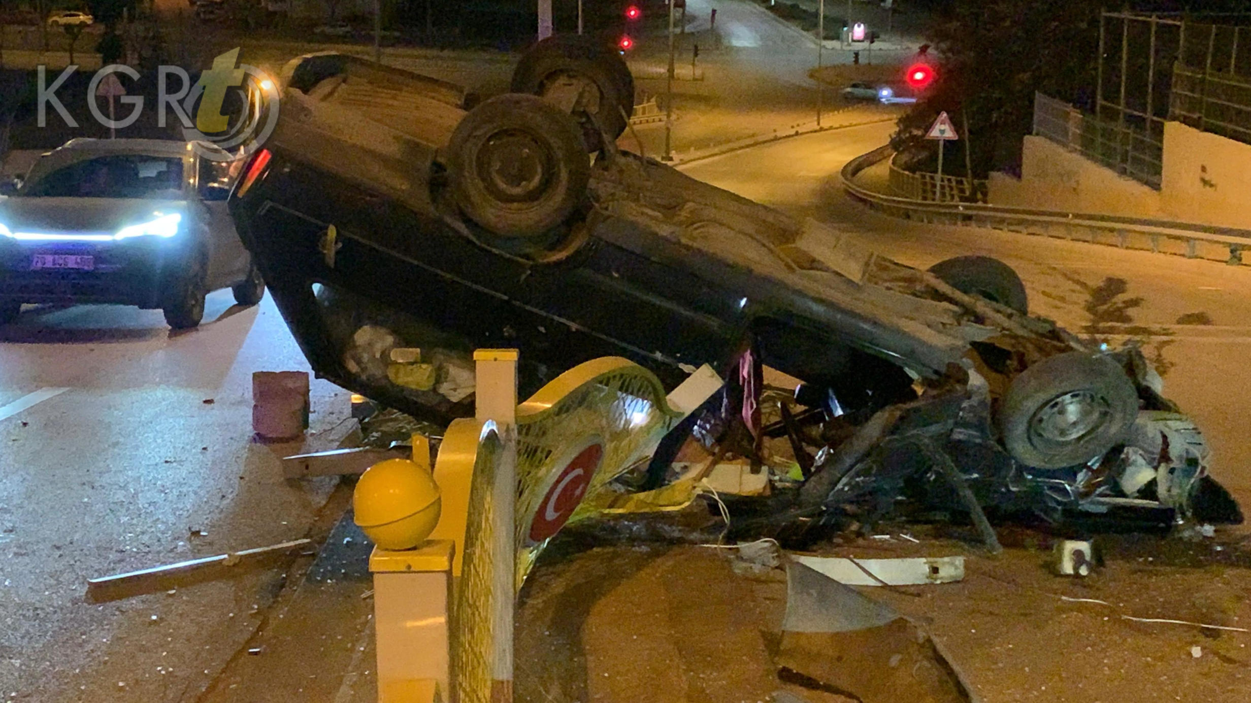 Karamanda Kontrolden Cikan Arac Demir Bariyerlere Carparak Takla Atti6