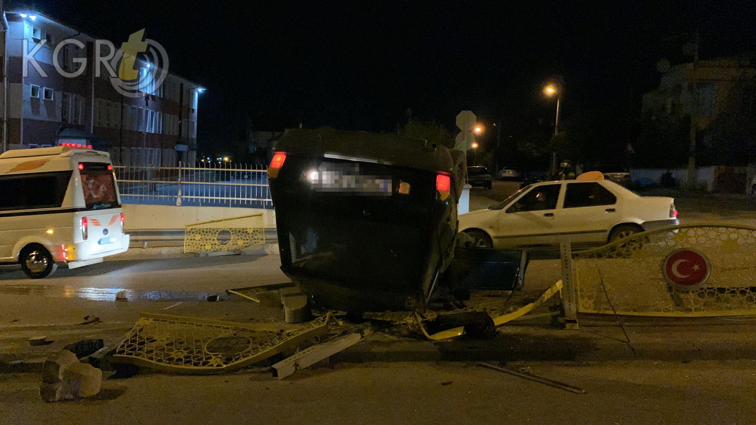 Karamanda Kontrolden Cikan Arac Demir Bariyerlere Carparak Takla Atti7