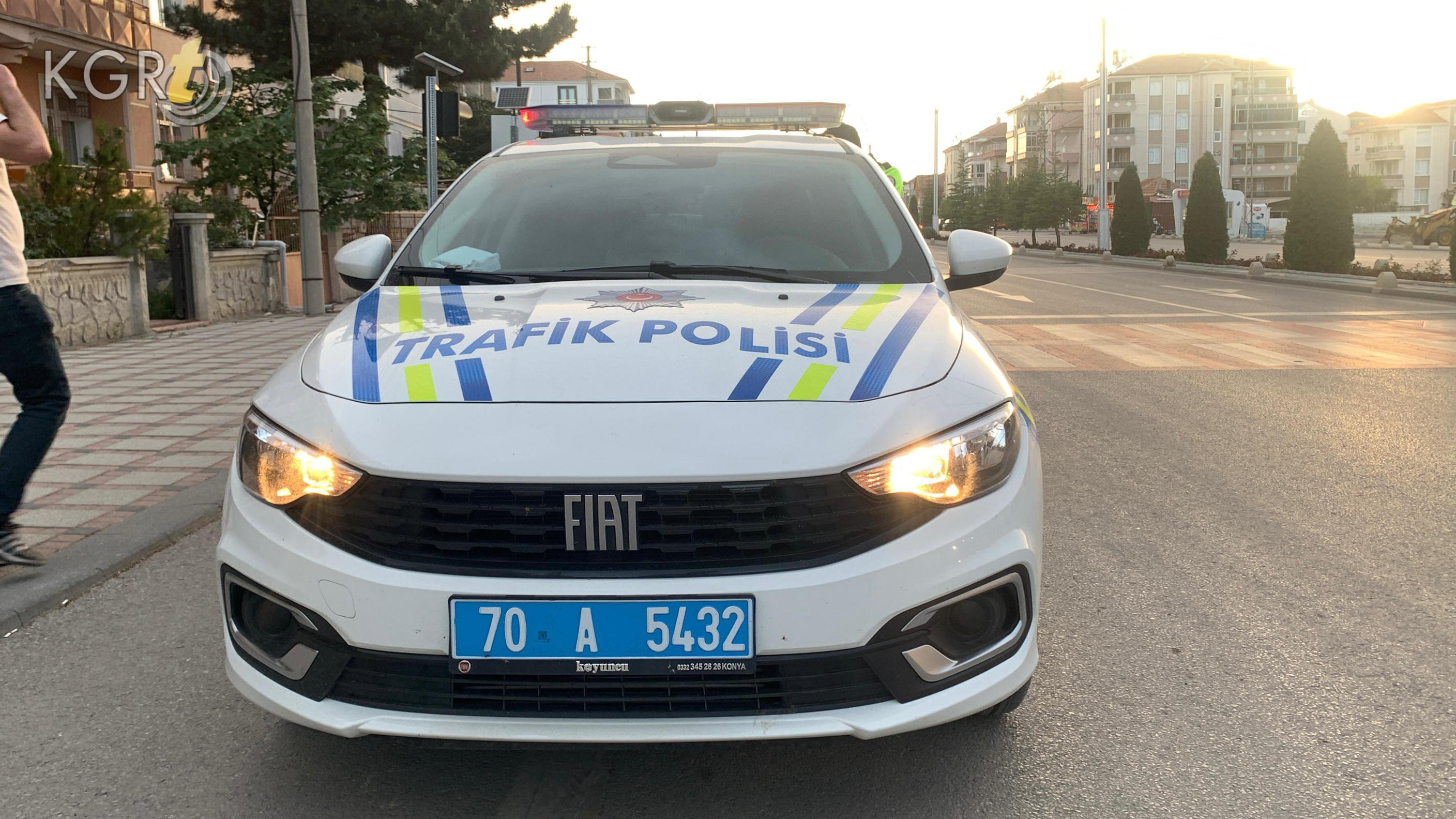 Karamanda Motosiklet 2 Otomobilin Arasinda Kaldi Surucusu Olumden Dondu2