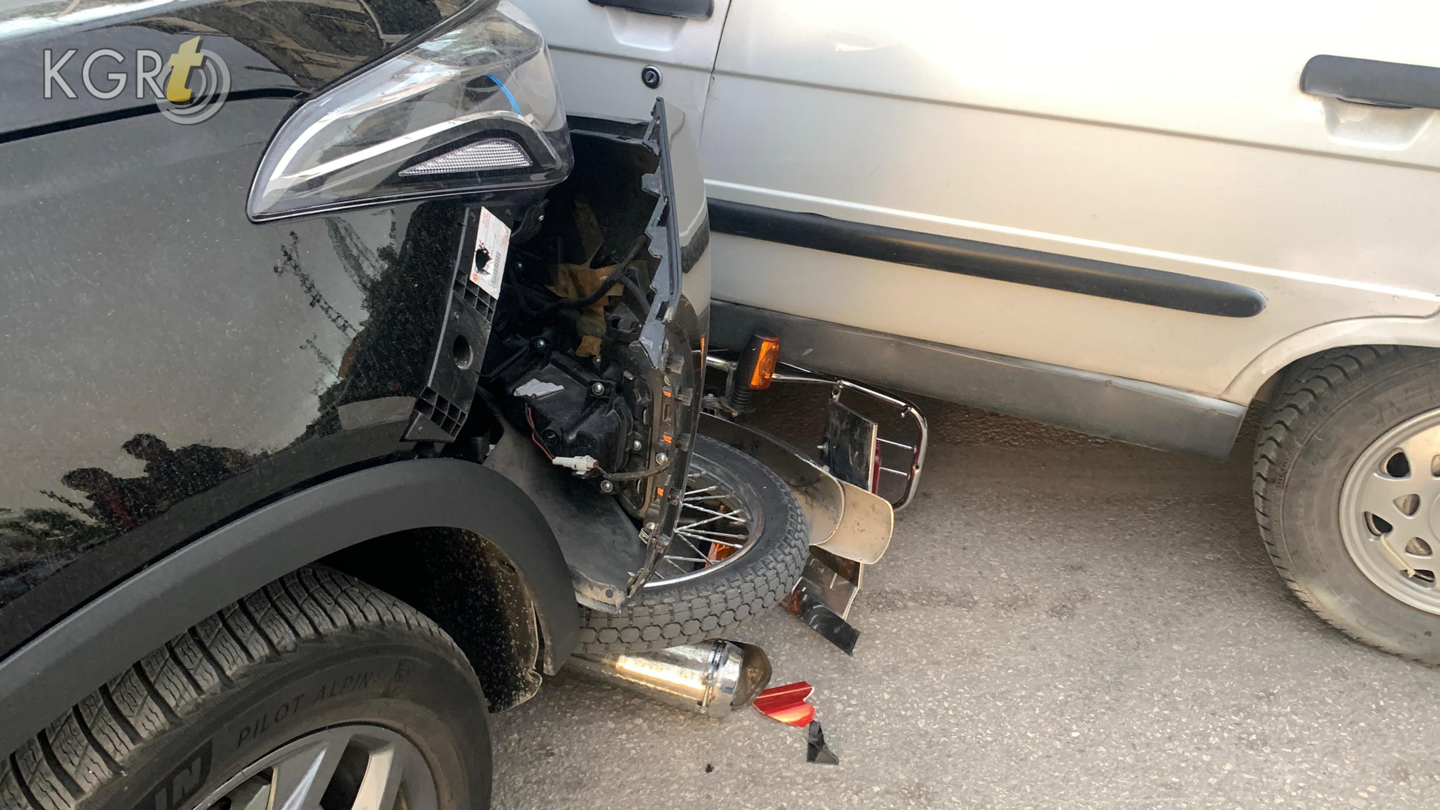 Karamanda Motosiklet 2 Otomobilin Arasinda Kaldi Surucusu Olumden Dondu6