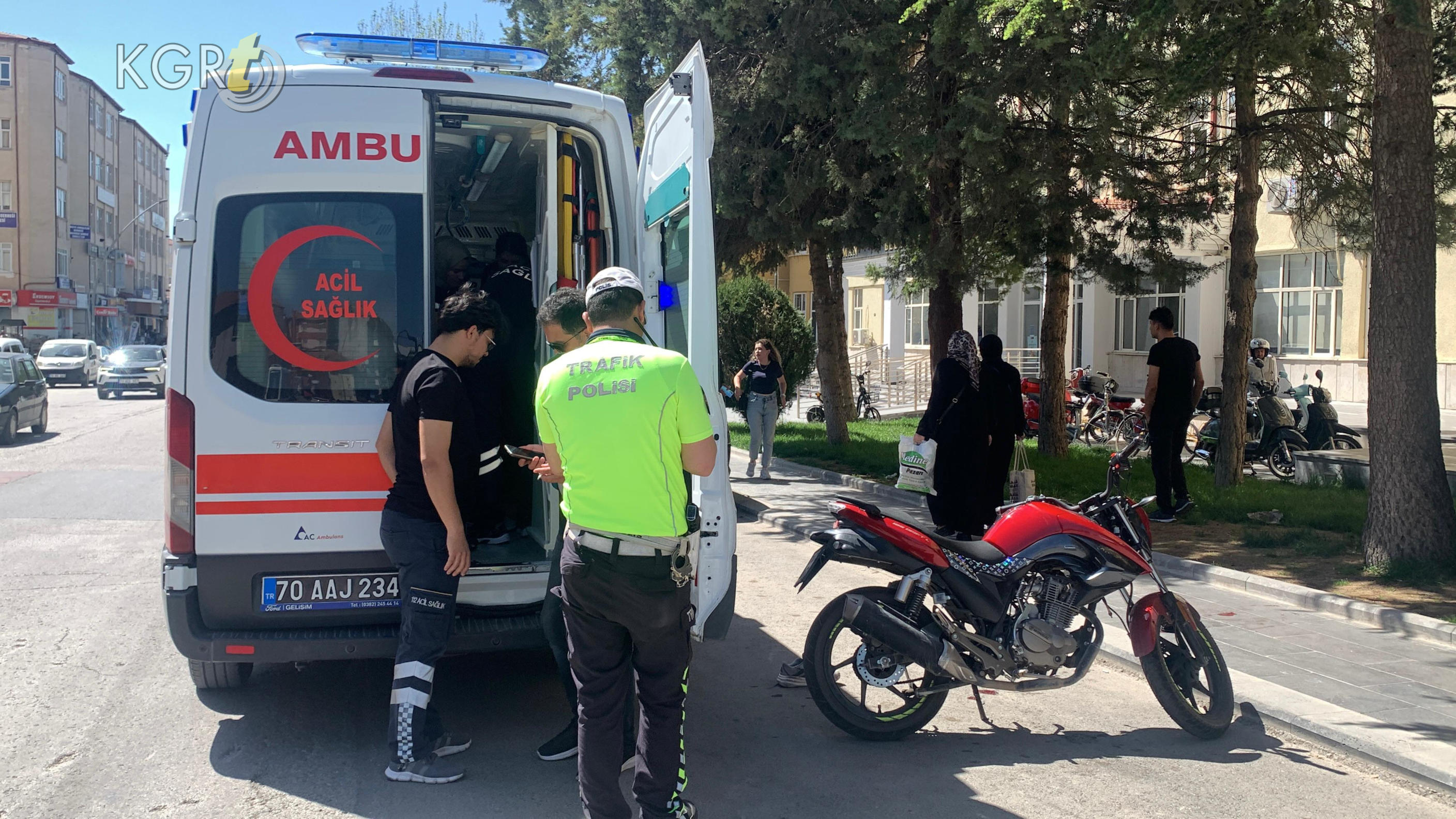 Karamanda Motosikletle Otomobil Carpisti 18 Yasindaki Genc Yaralandi11