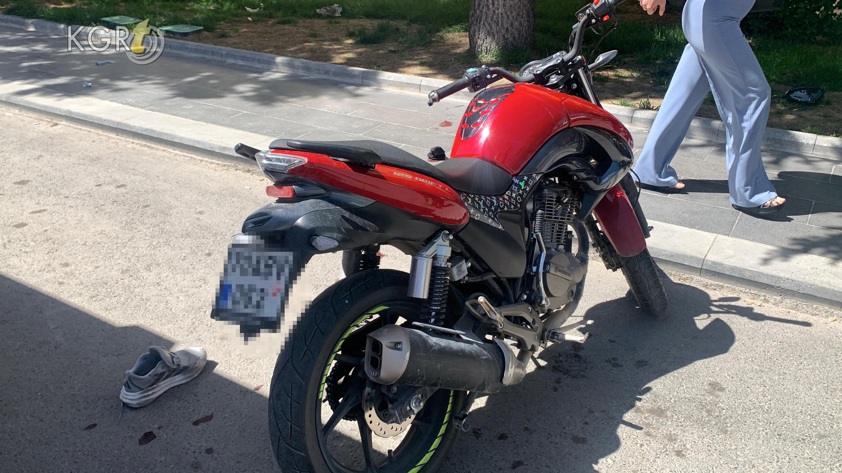 Karamanda Motosikletle Otomobil Carpisti 18 Yasindaki Genc Yaralandi2